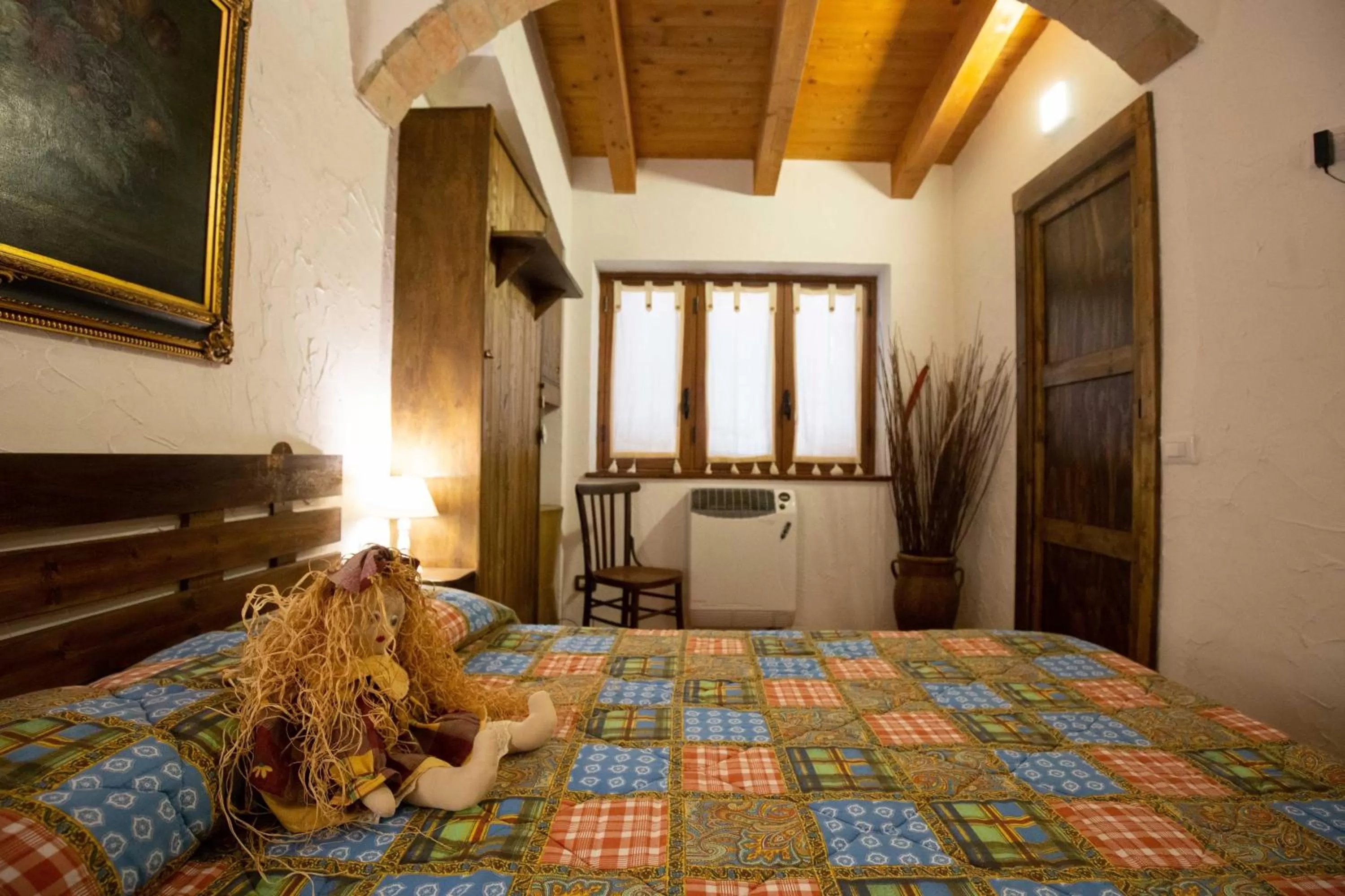 Photo of the whole room, Bed in La Casa In Pietra