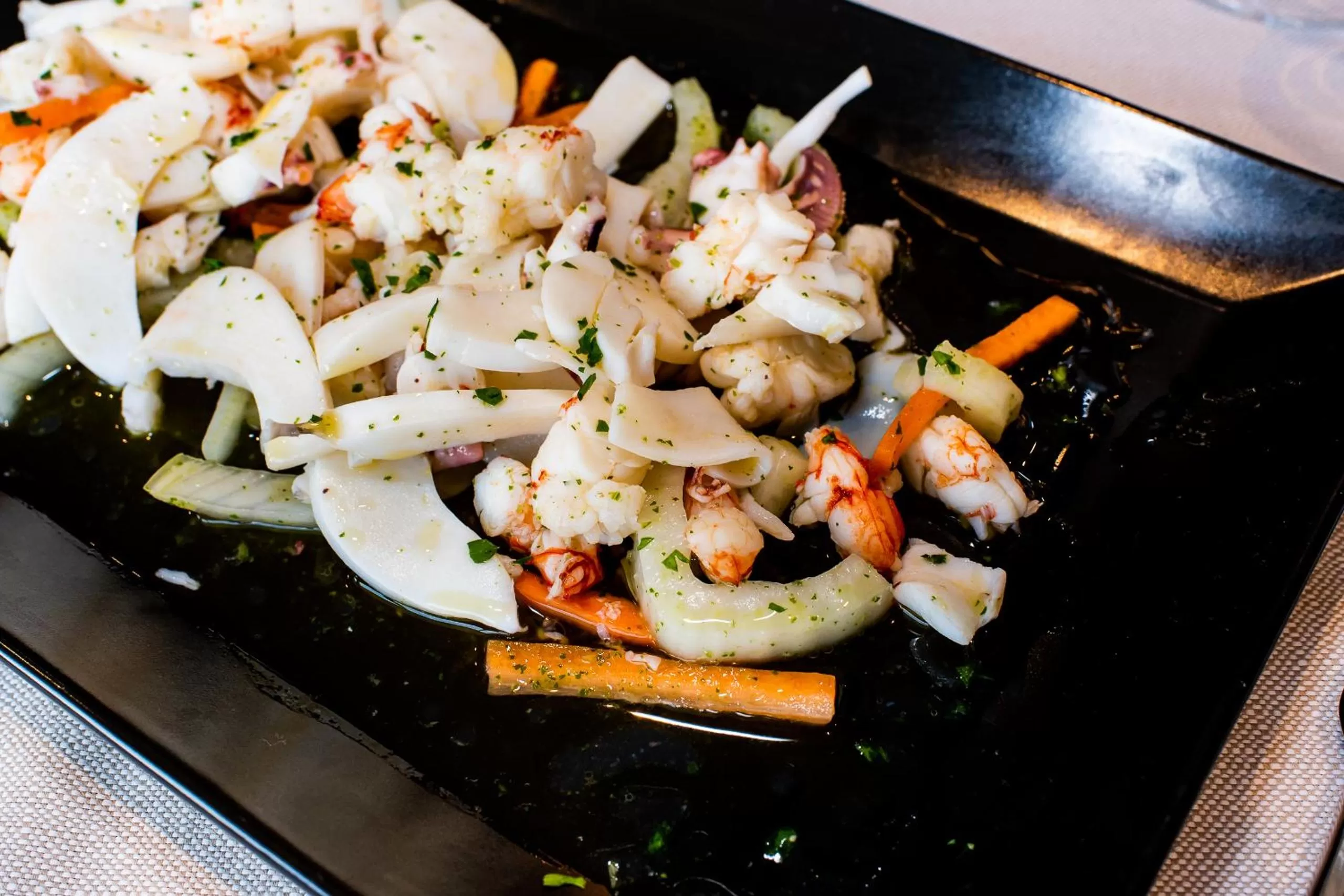 Restaurant/places to eat in M2 Hotel