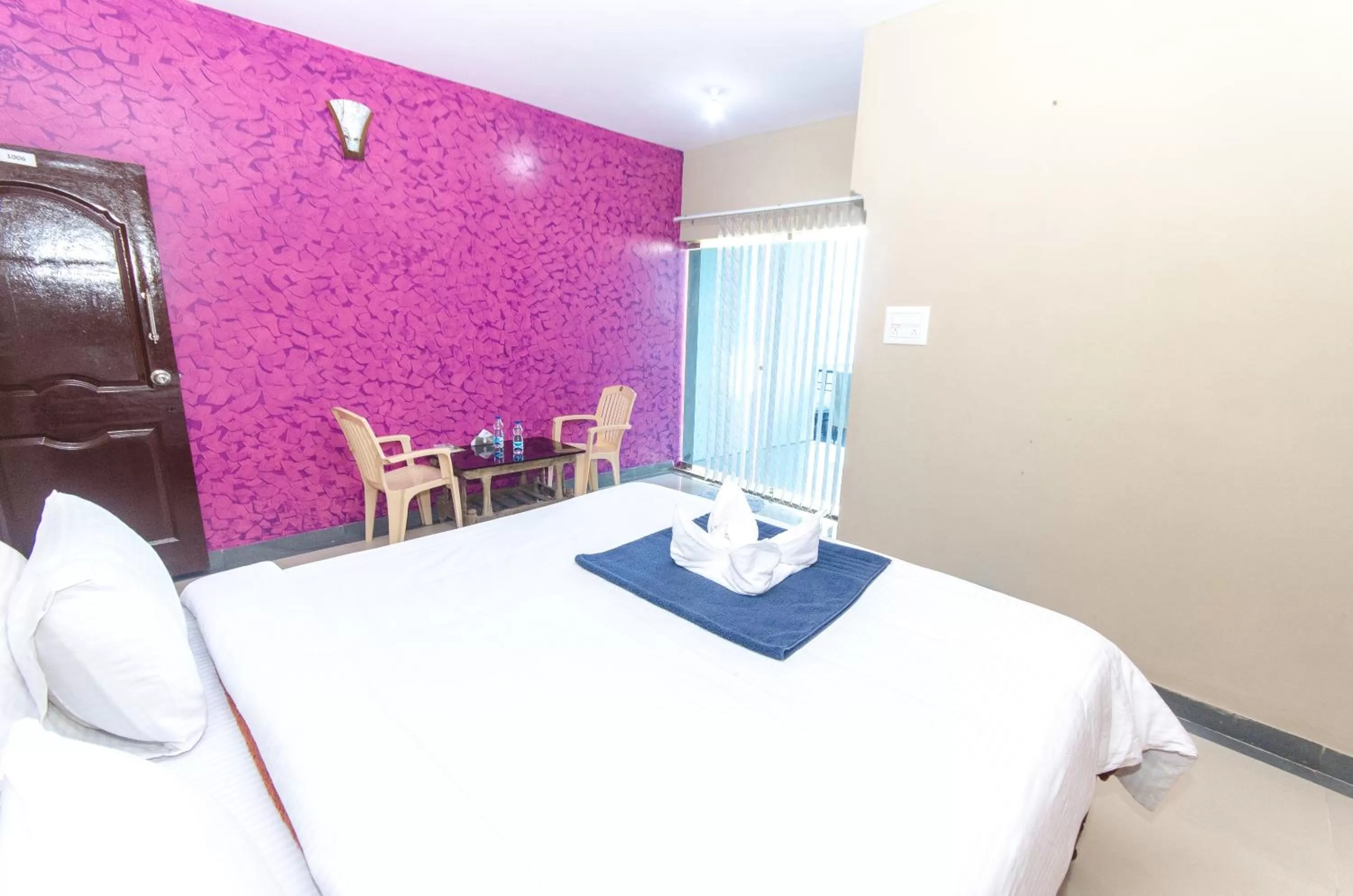 Bathroom, Bed in Greenwood Resort