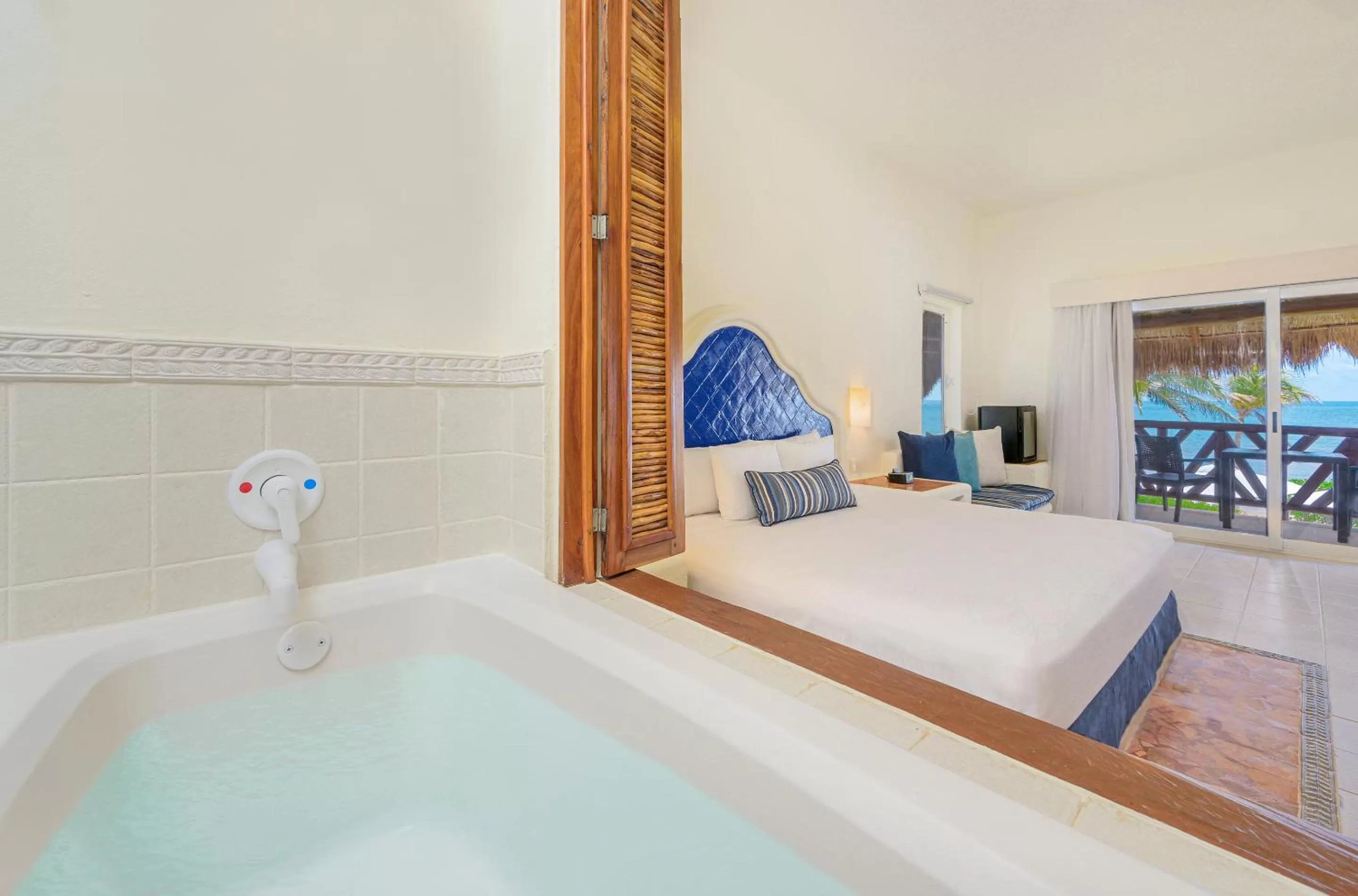 Bedroom, Bed in Desire Riviera Maya Pearl Resort All Inclusive - Couples Only