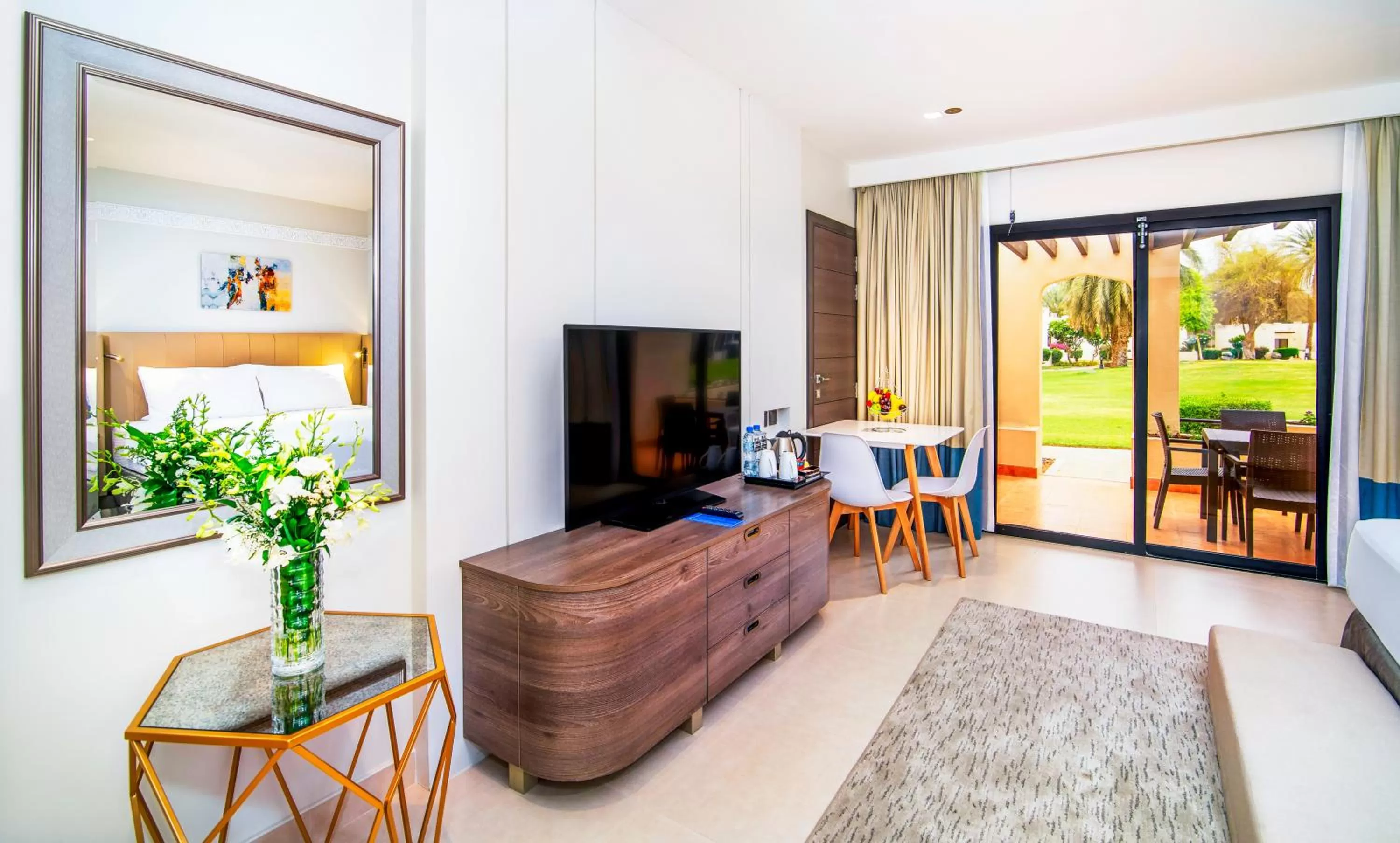 TV and multimedia in Radisson Blu Hotel & Resort, Al Ain