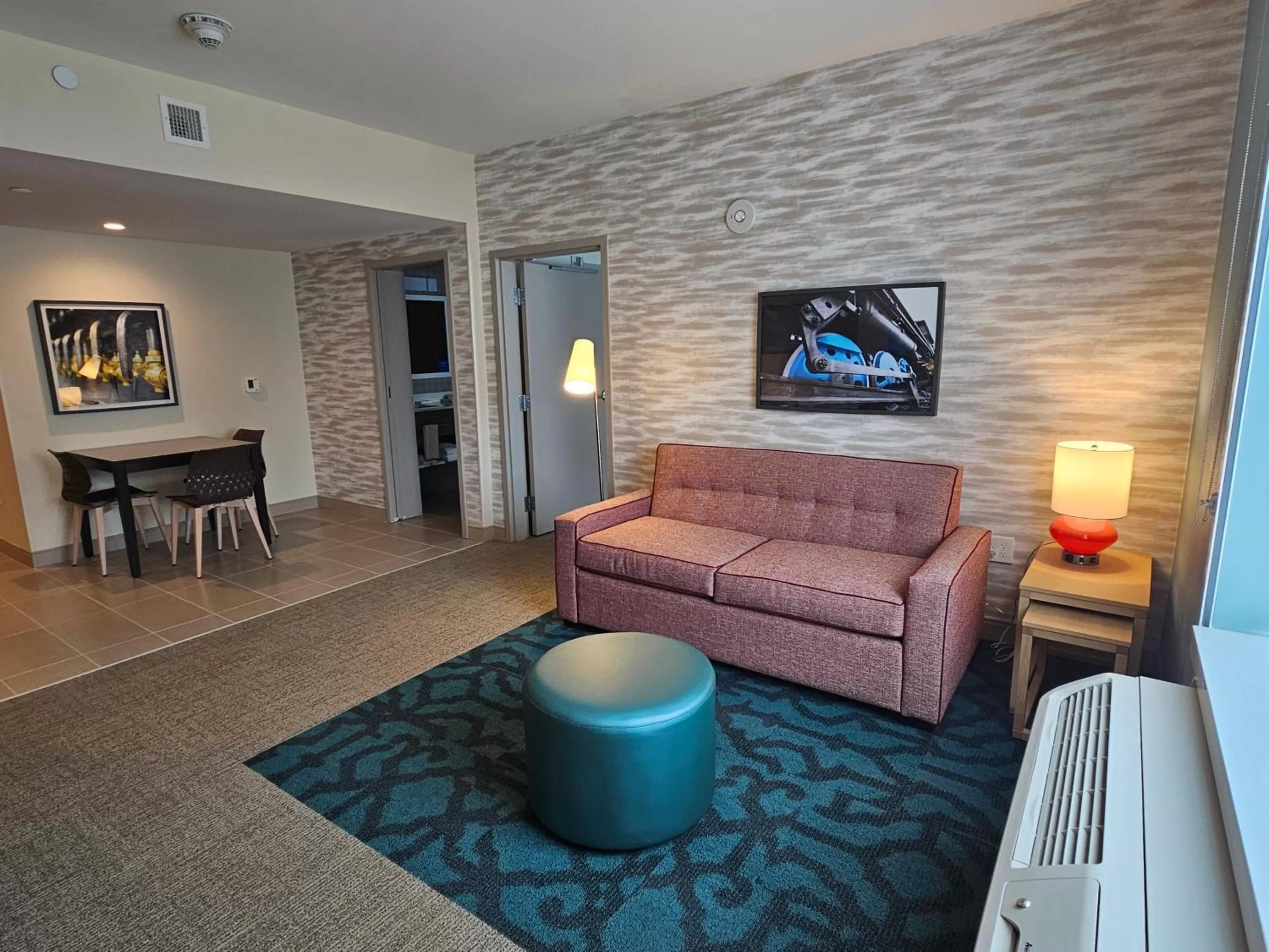 Living room in Home2 Suites By Hilton Allentown Bethlehem Airport