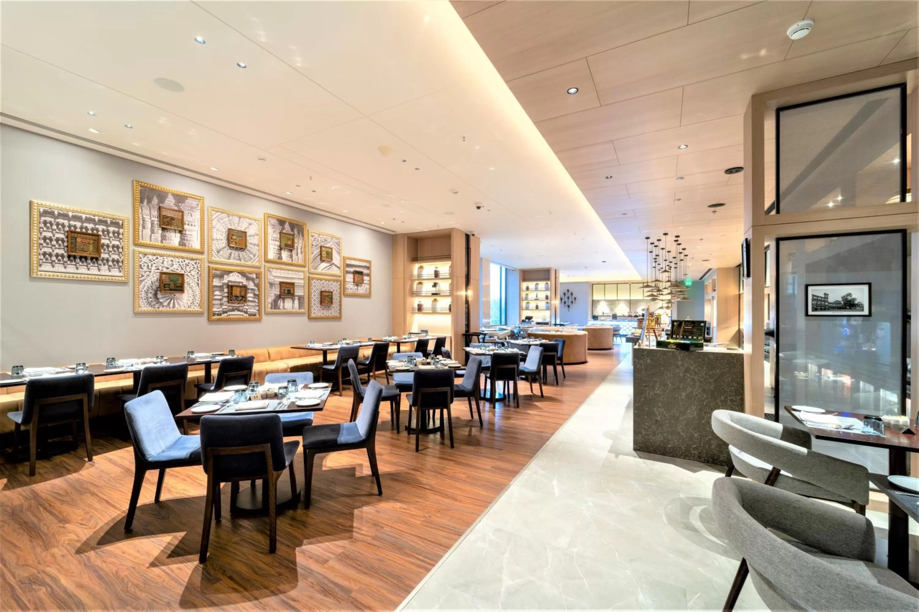 Restaurant/places to eat in Courtyard by Marriott Vadodara