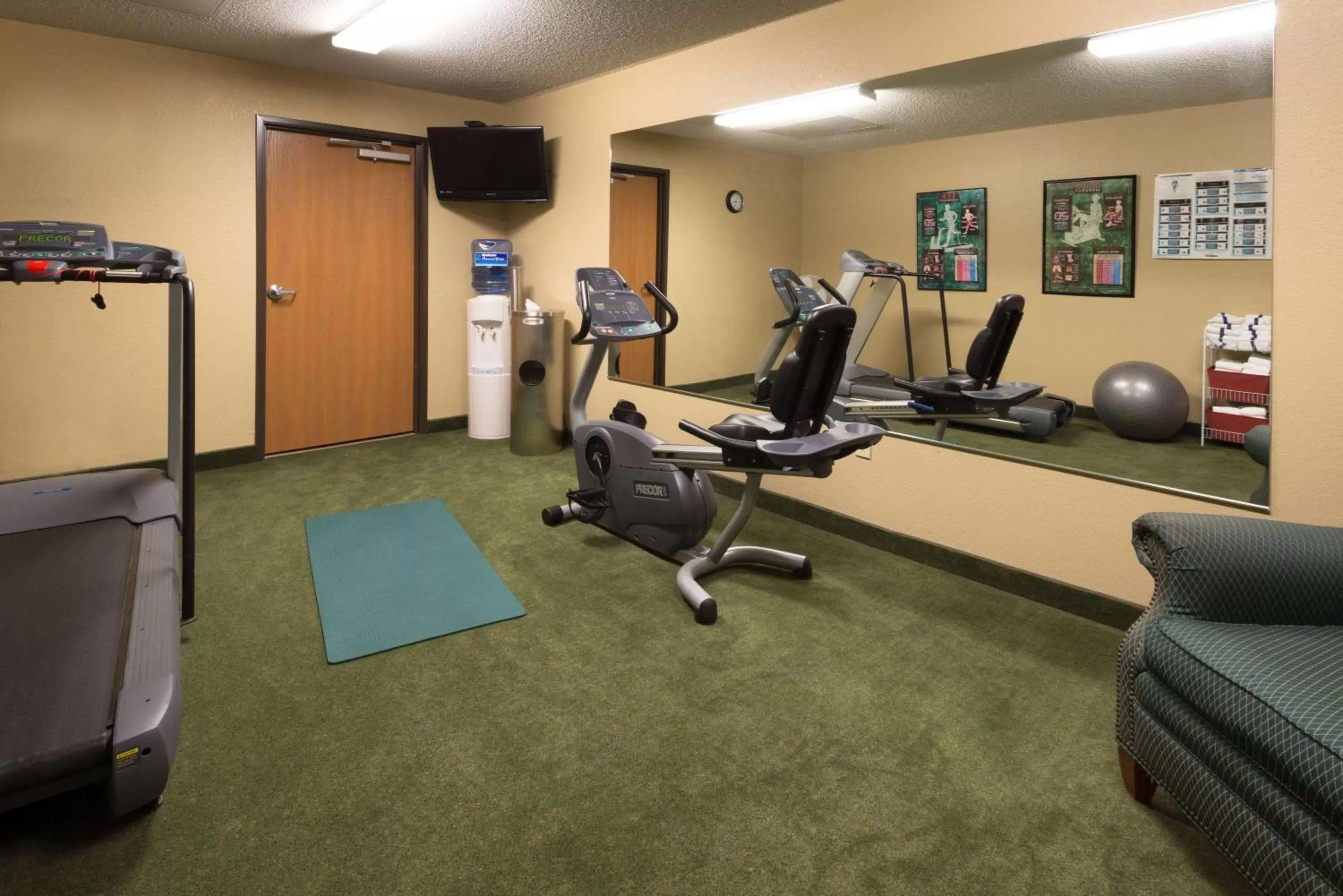Fitness centre/facilities in AmericInn by Wyndham Minocqua