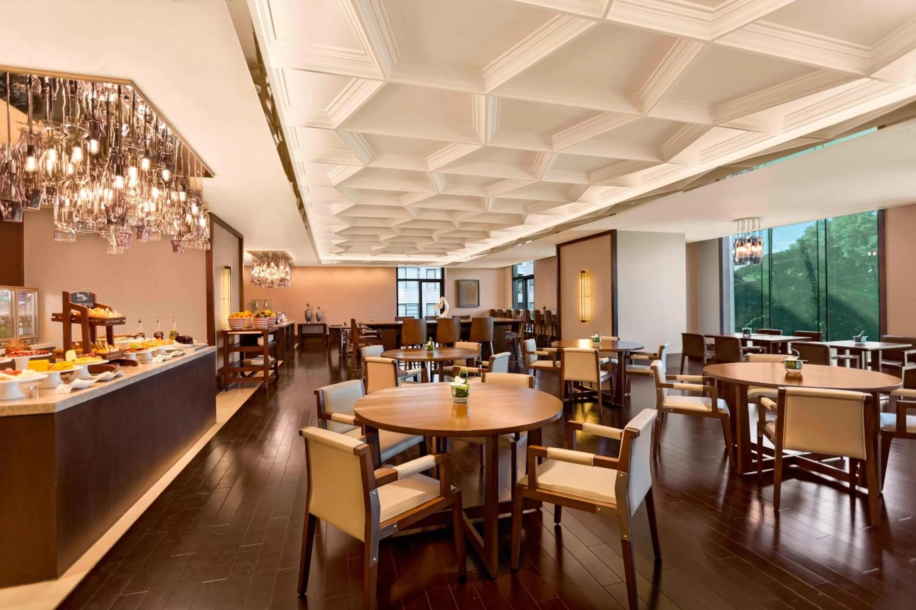 Lounge or bar in Manila Marriott Hotel at Newport World Resorts