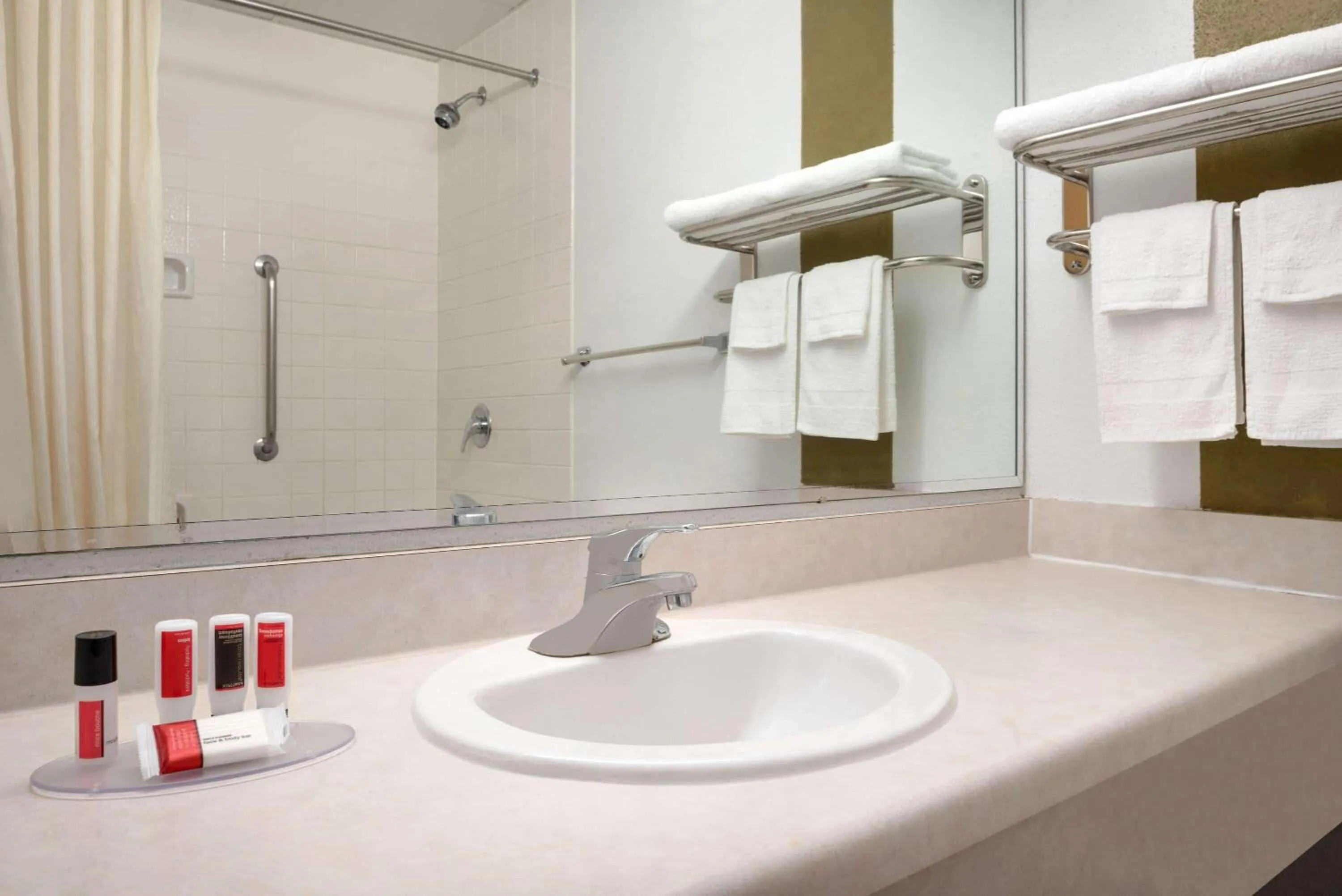 Bathroom in Travelodge by Wyndham Zanesville