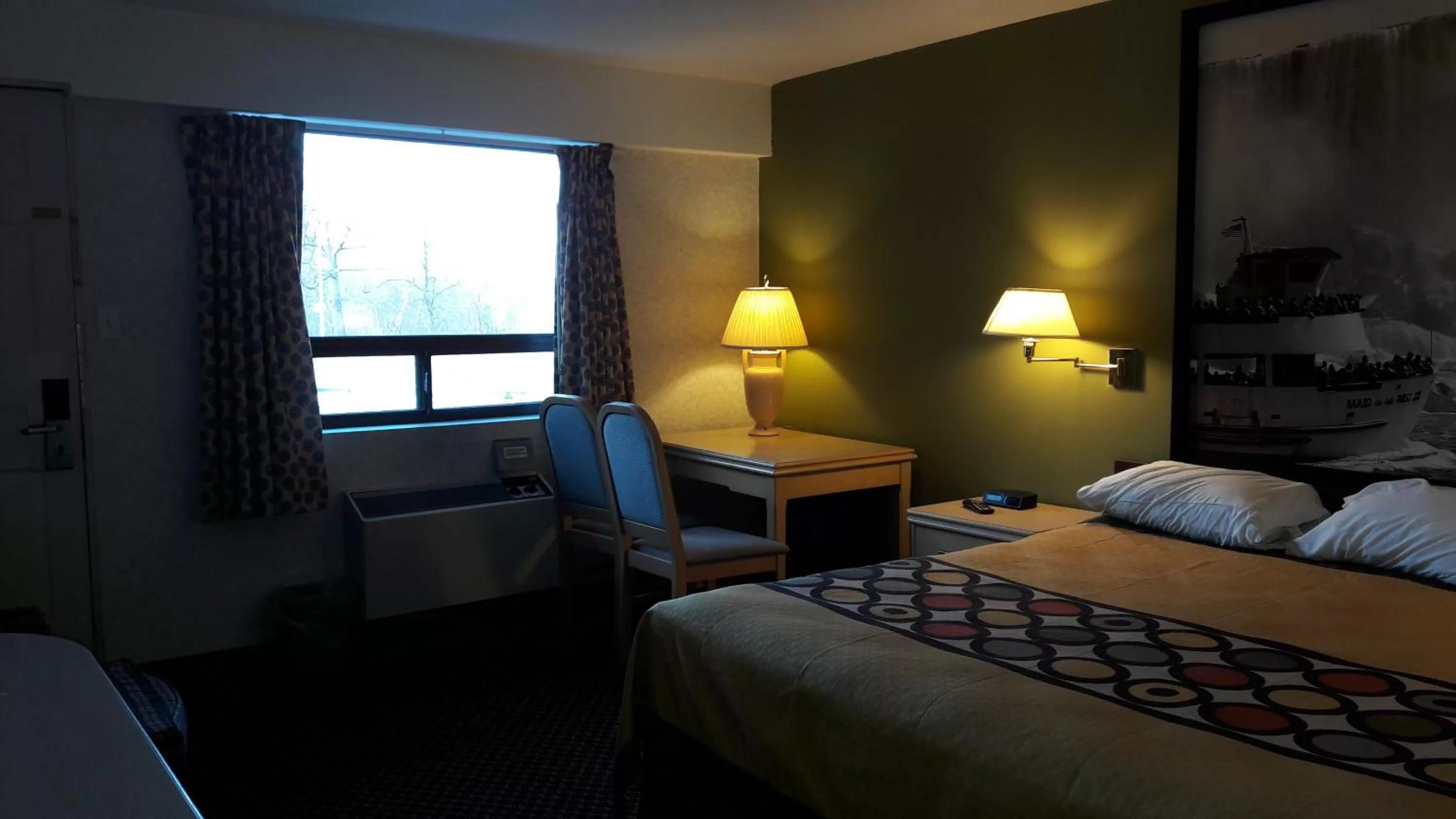 Bed in Super 8 by Wyndham Niagara Falls North