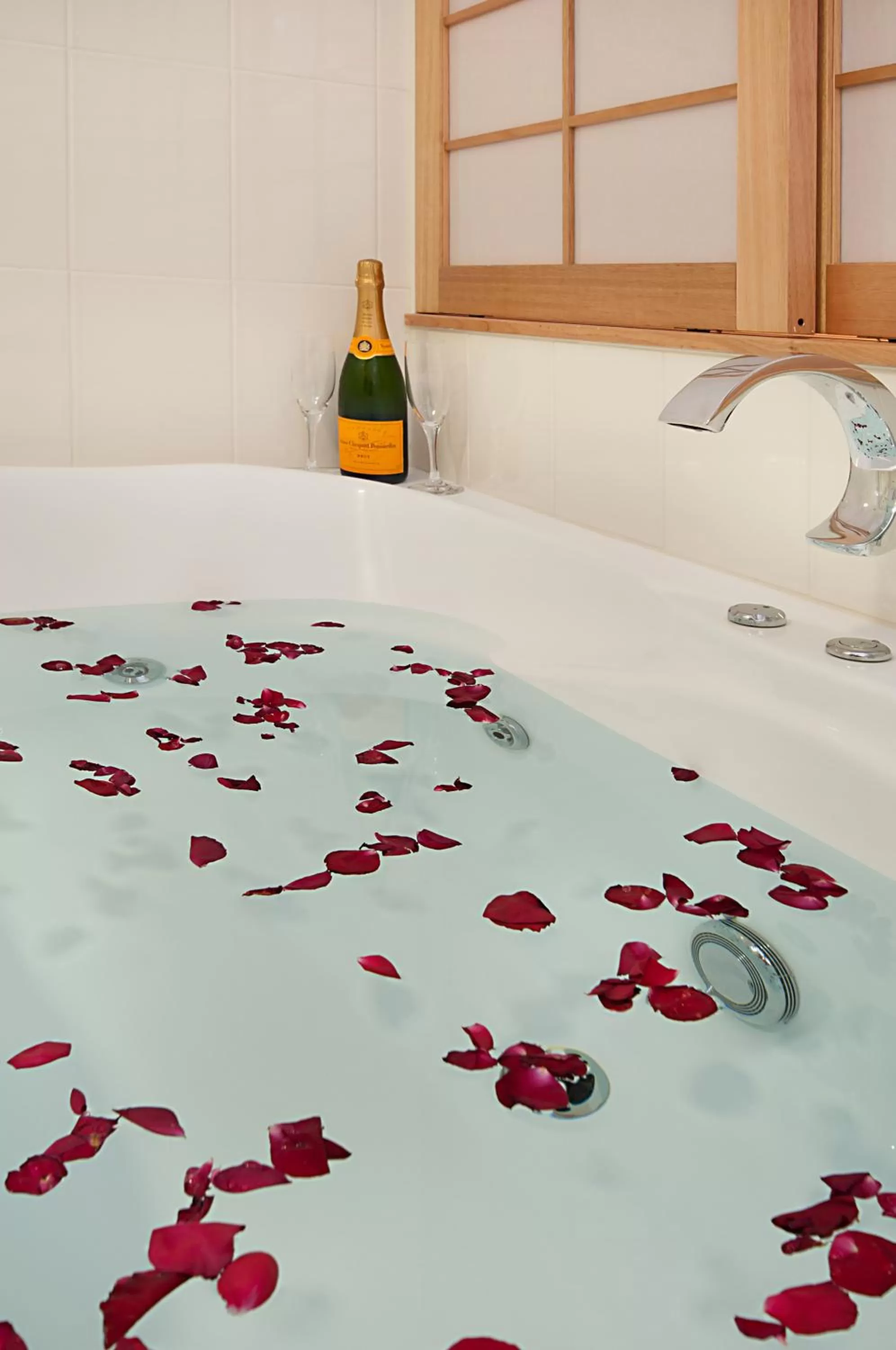 Bathroom, Bed in Shantara Resort Port Douglas - Adults Only Retreat