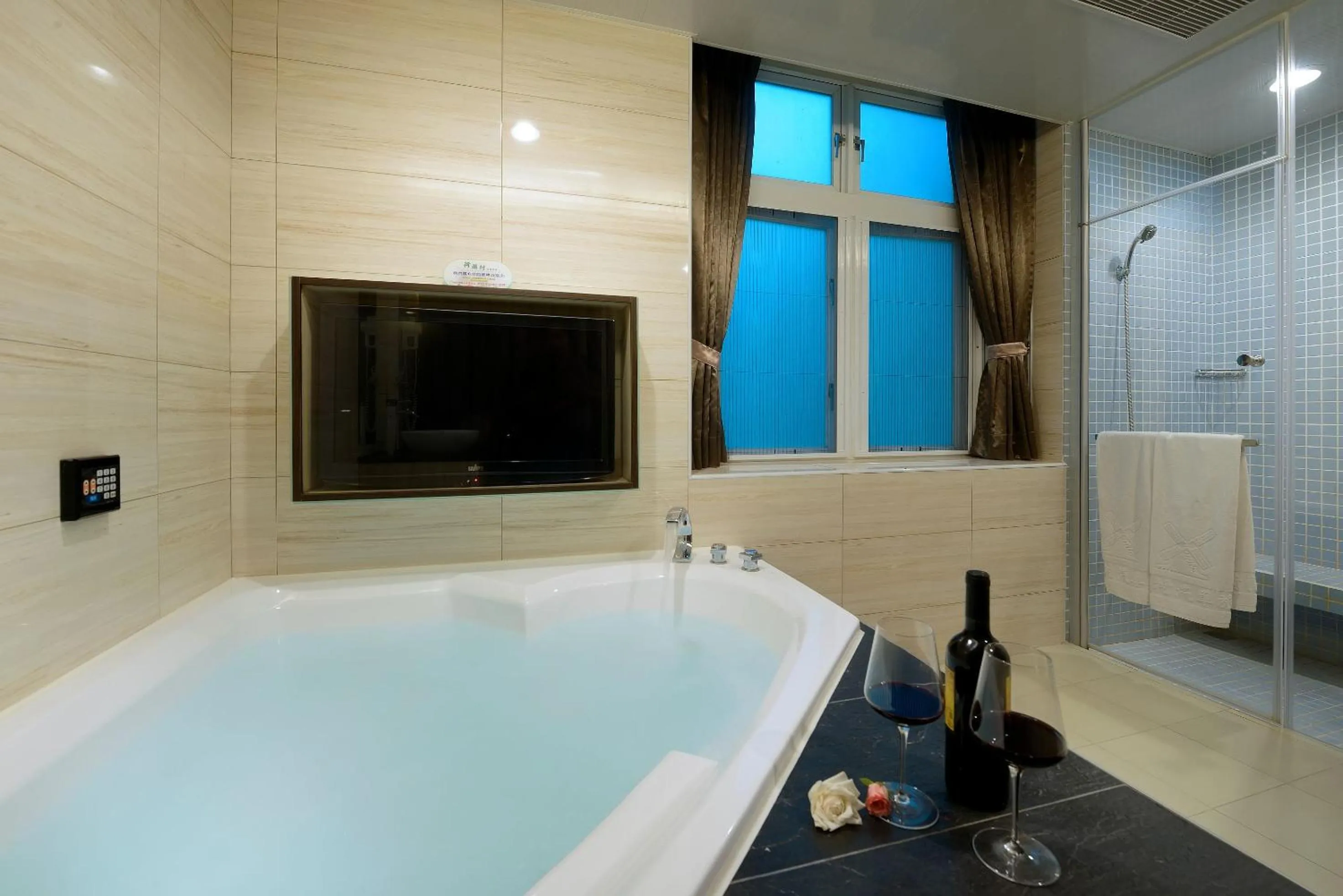 Bathroom in Holland Village Motel