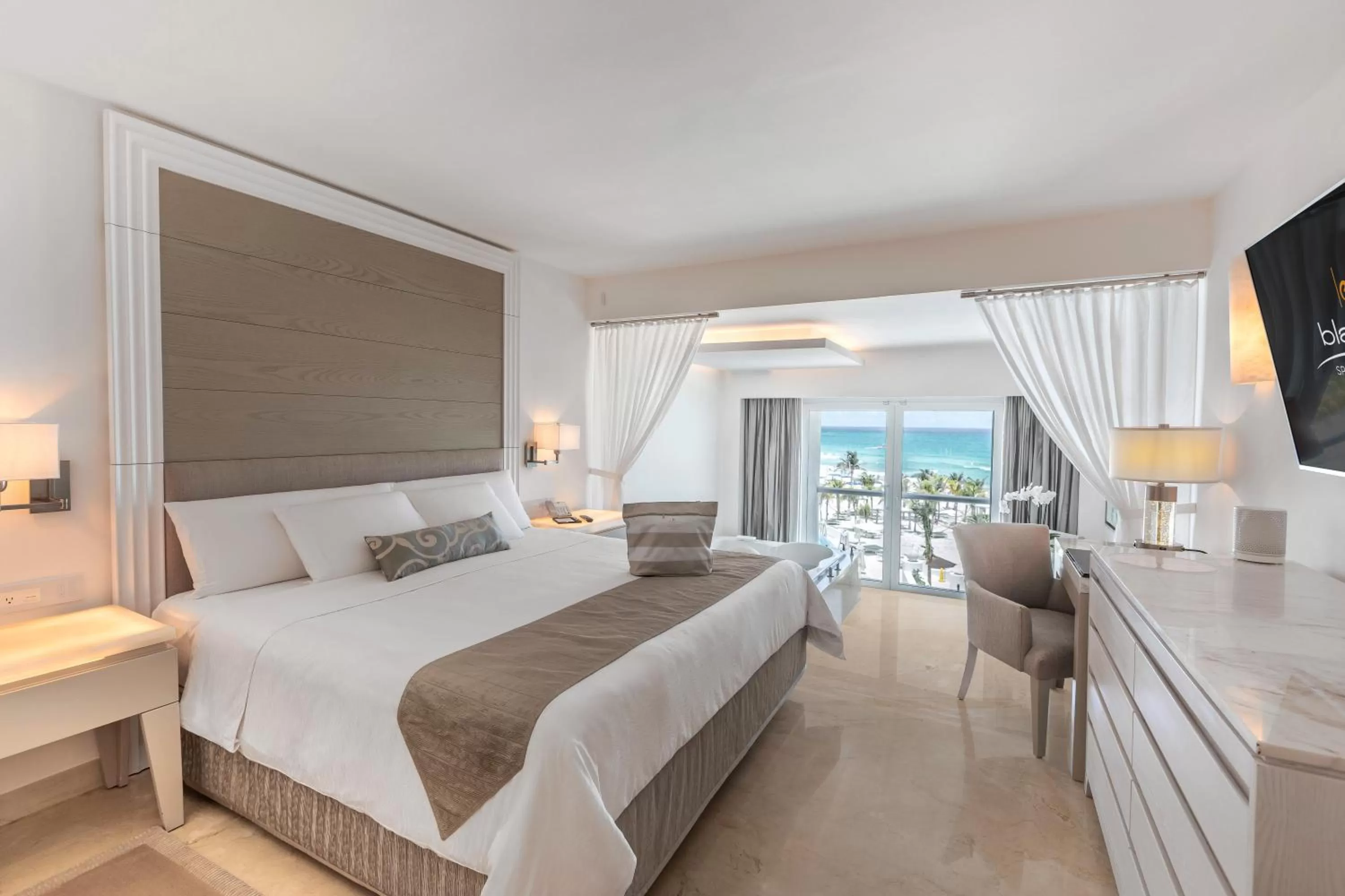 Royale Honeymoon Suite Oceanfront - King Size Bed in Le Blanc Spa Resort Cancun - Adults Only - All-Inclusive