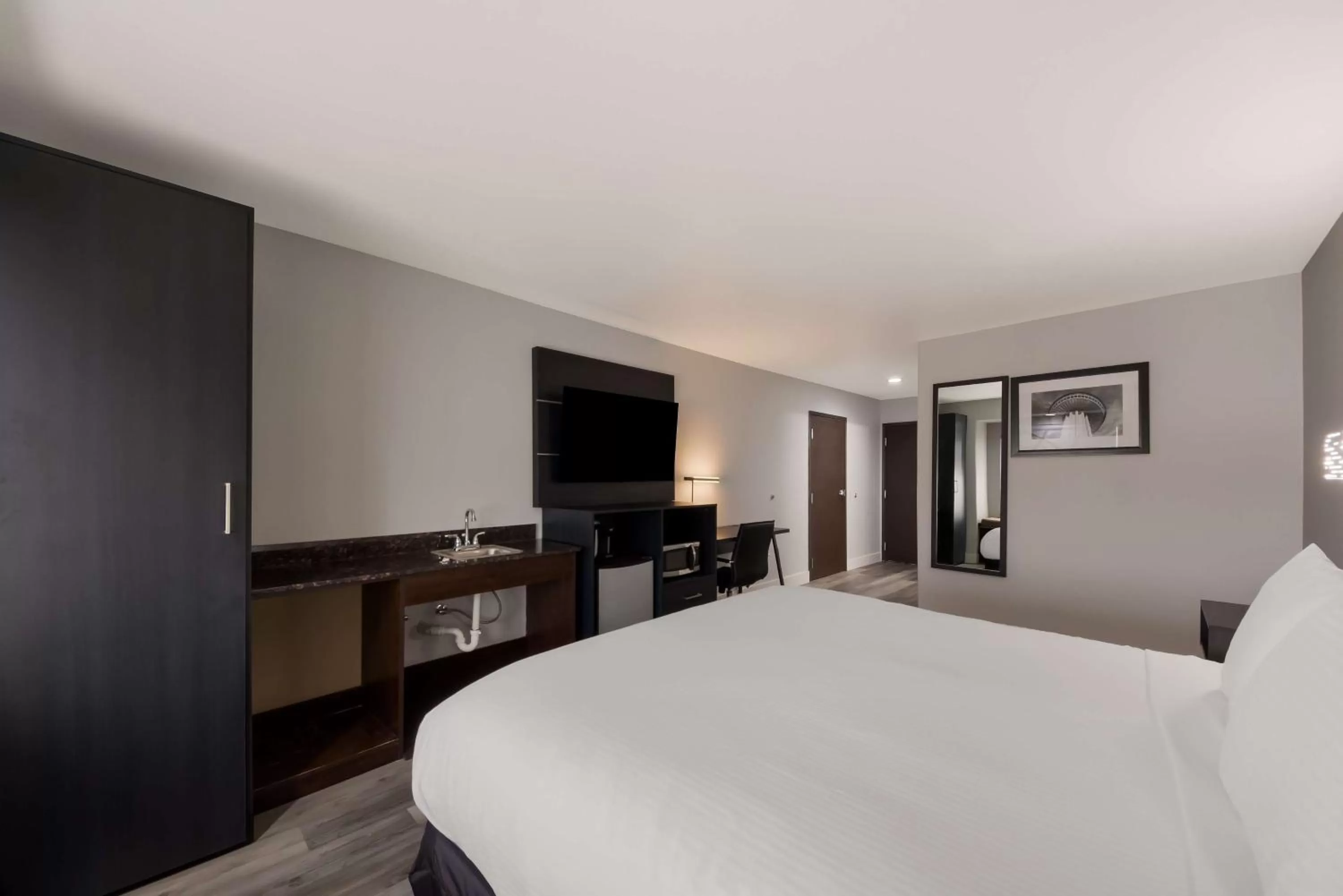 Bedroom, Bed in Best Western SeaWorld San Antonio