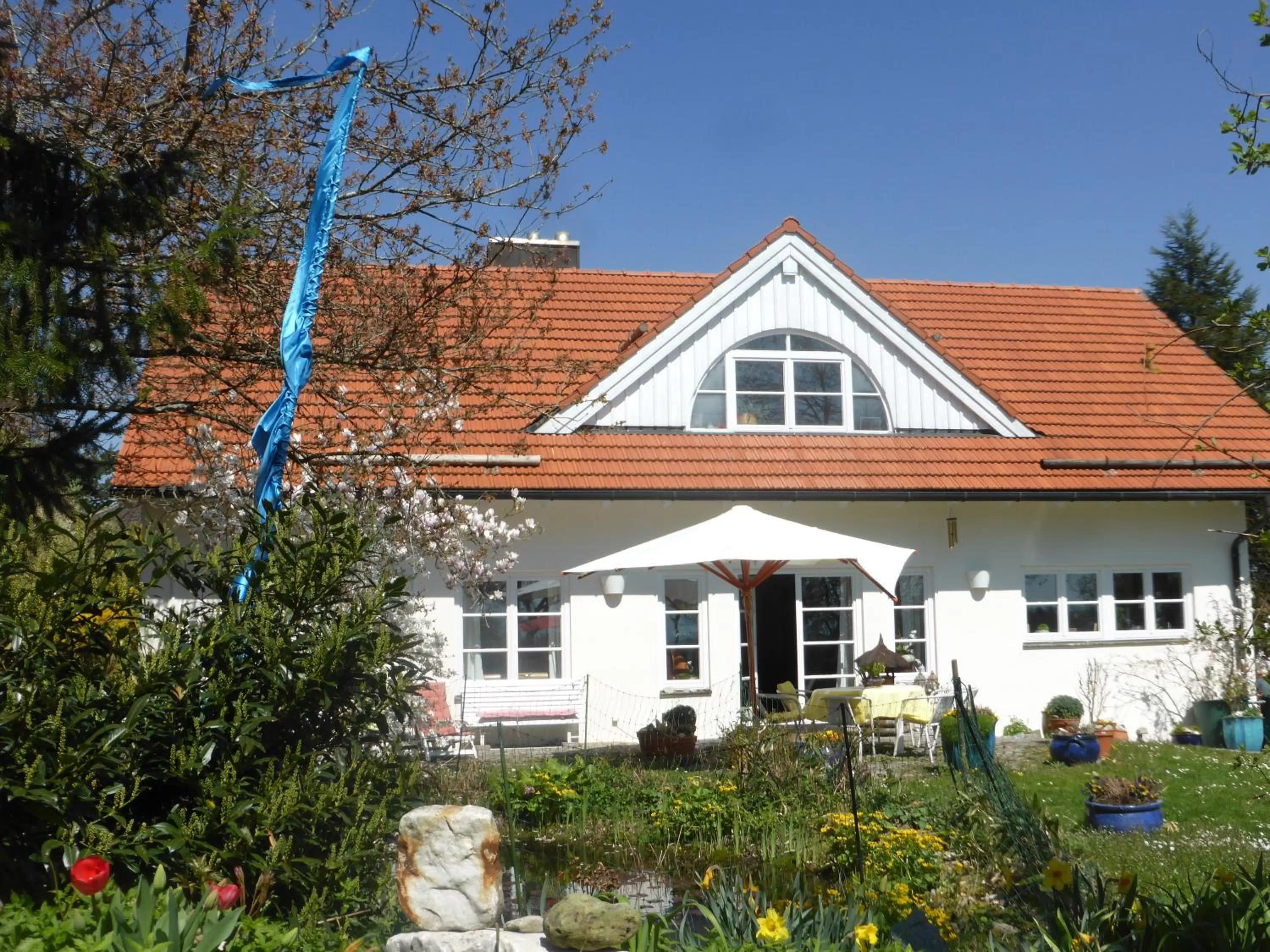 Property building in Bed and Breakfast Bavaria München