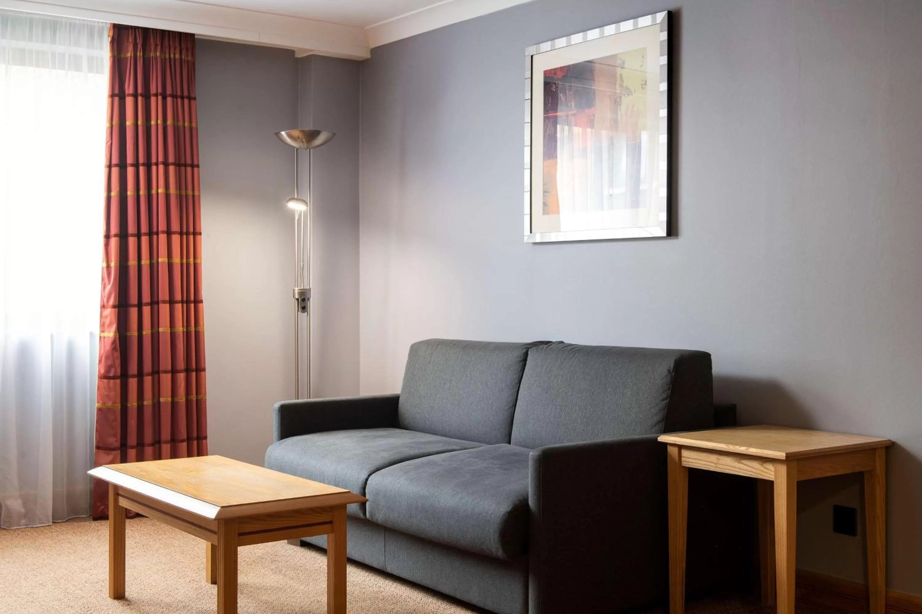 Living room in DoubleTree by Hilton Swindon Hotel