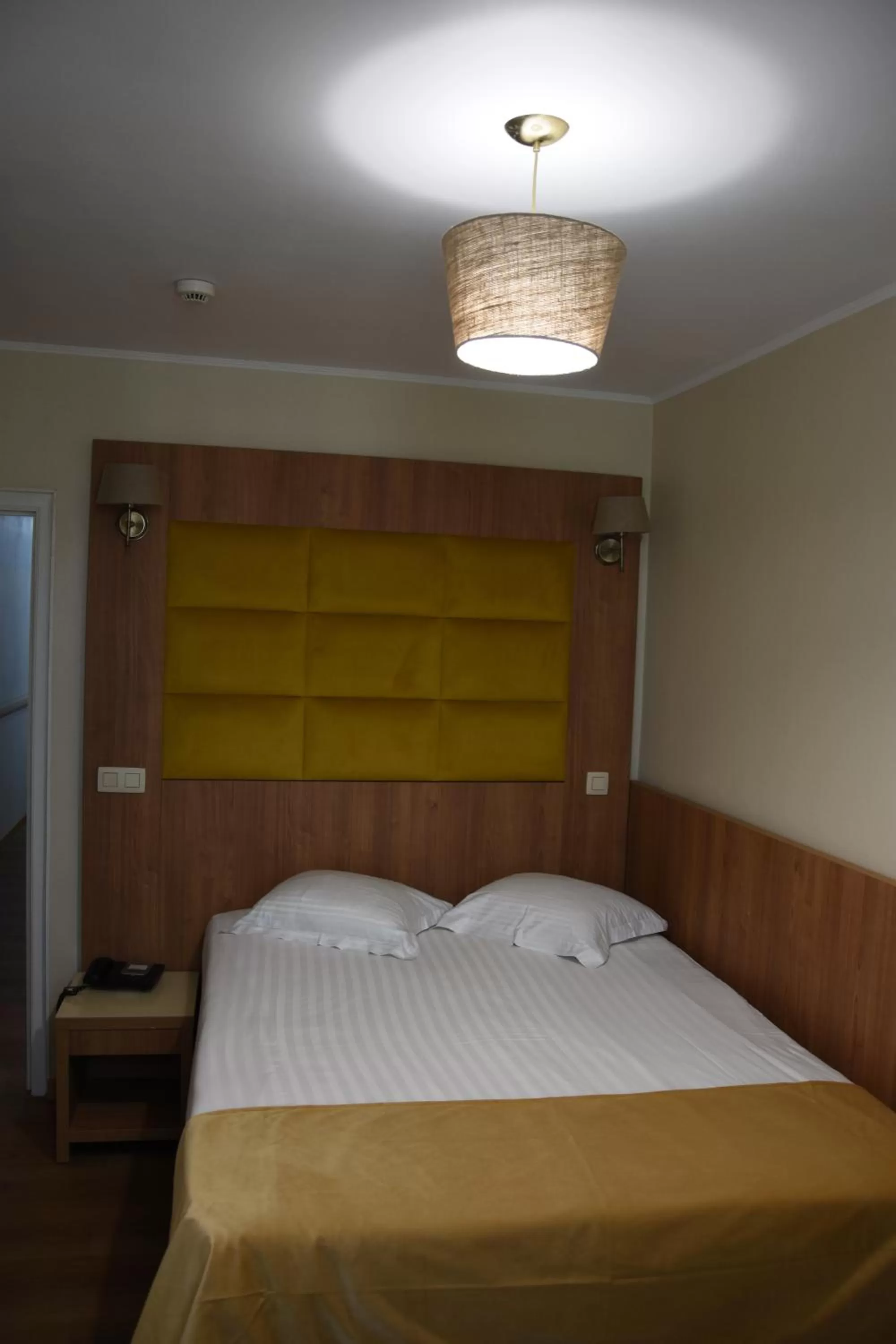 Bedroom, Bed in Sun Hotel