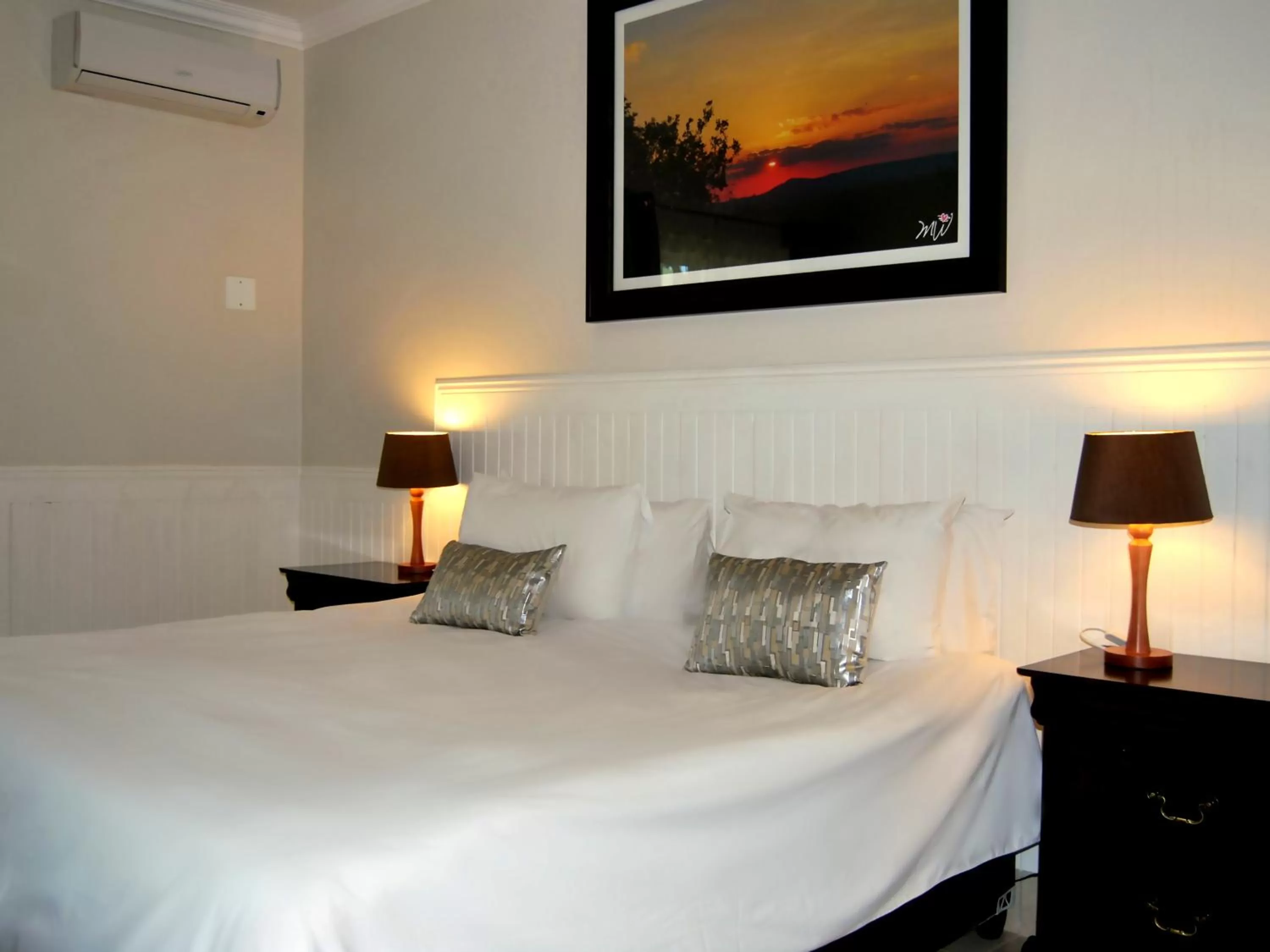 Bed in Safari Hotel & Convention Centre