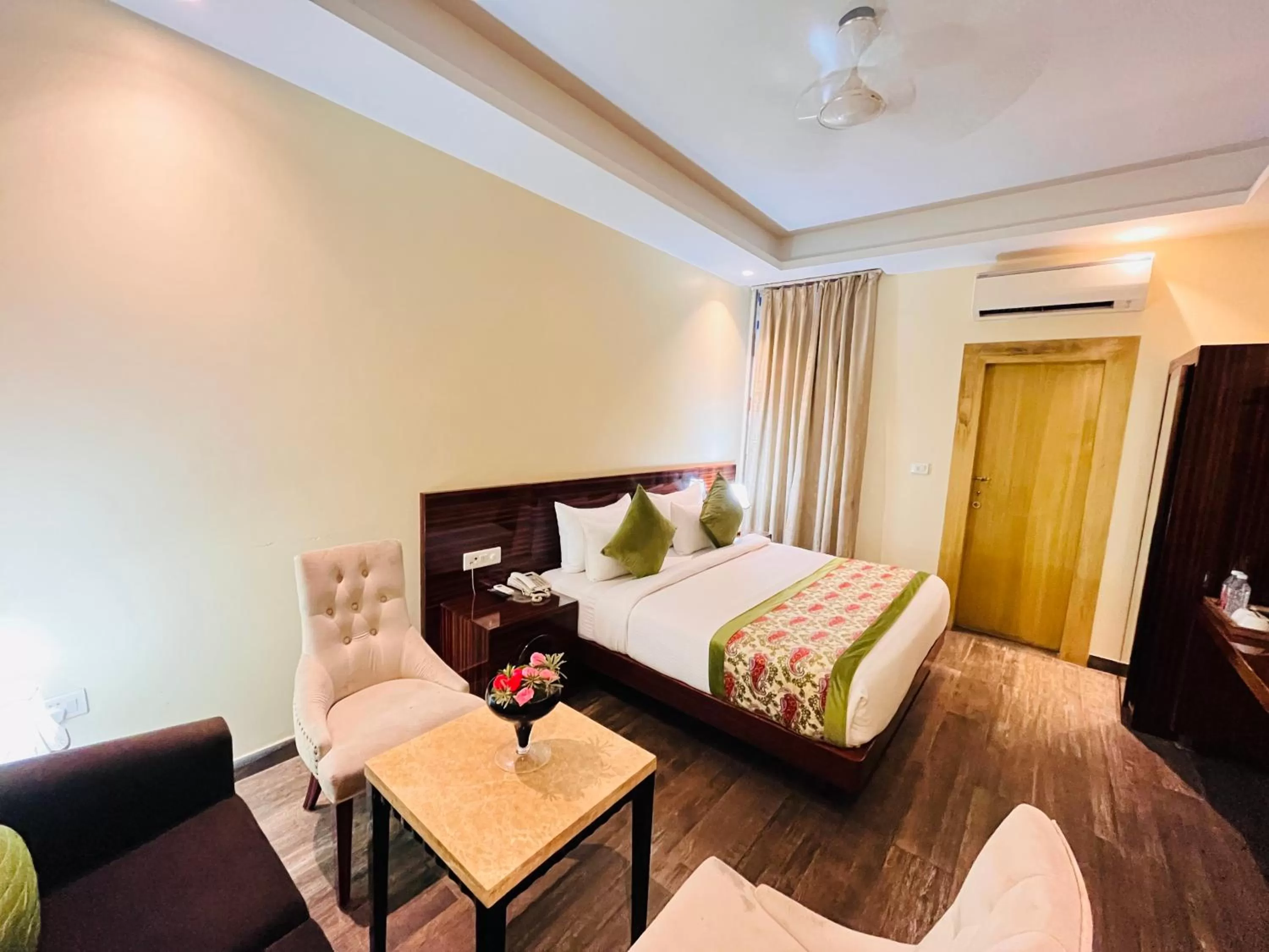 Bed in Hotel Banz near Delhi Airport