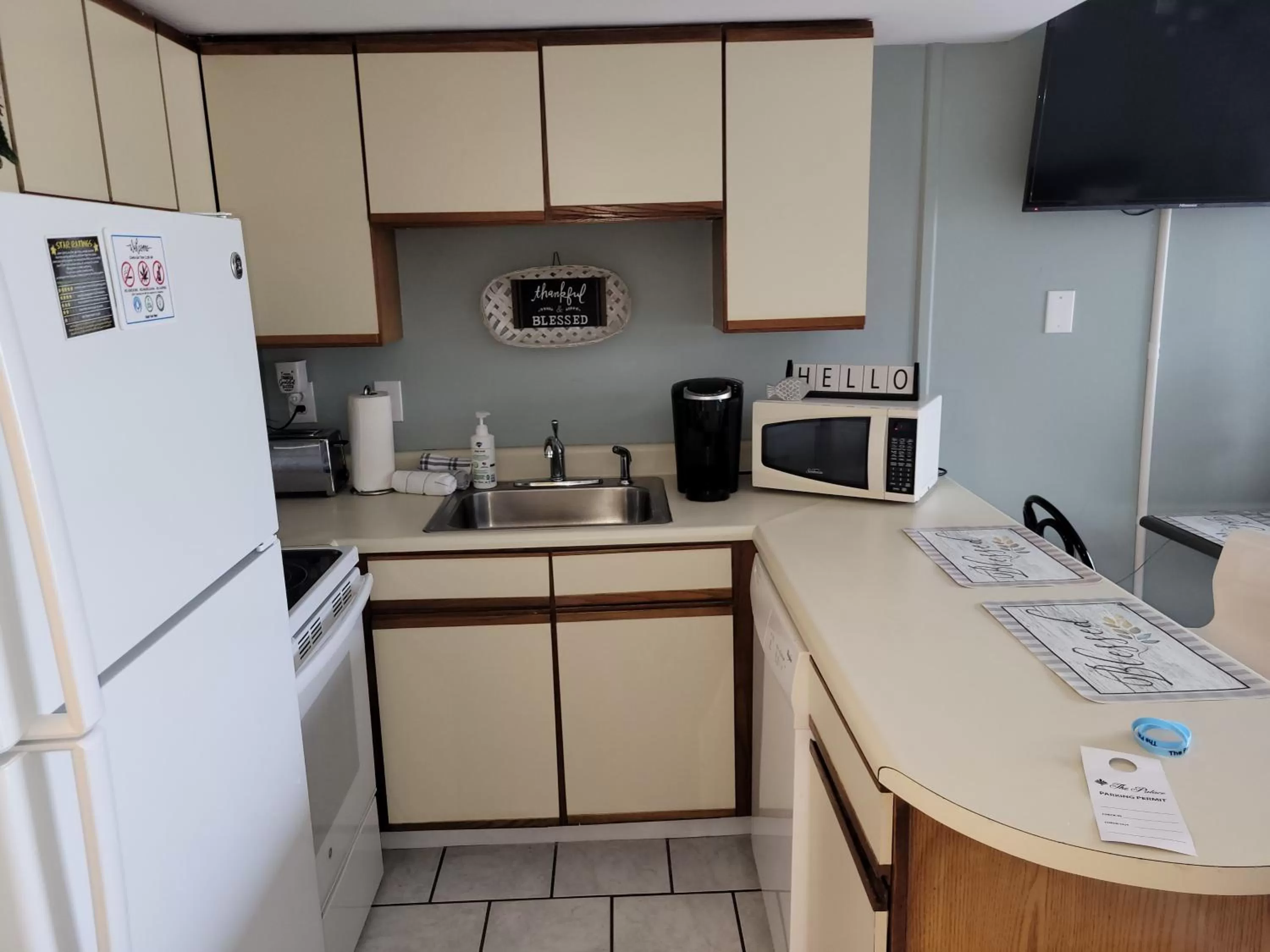 Kitchen/Kitchenette in The Palace Unit 305