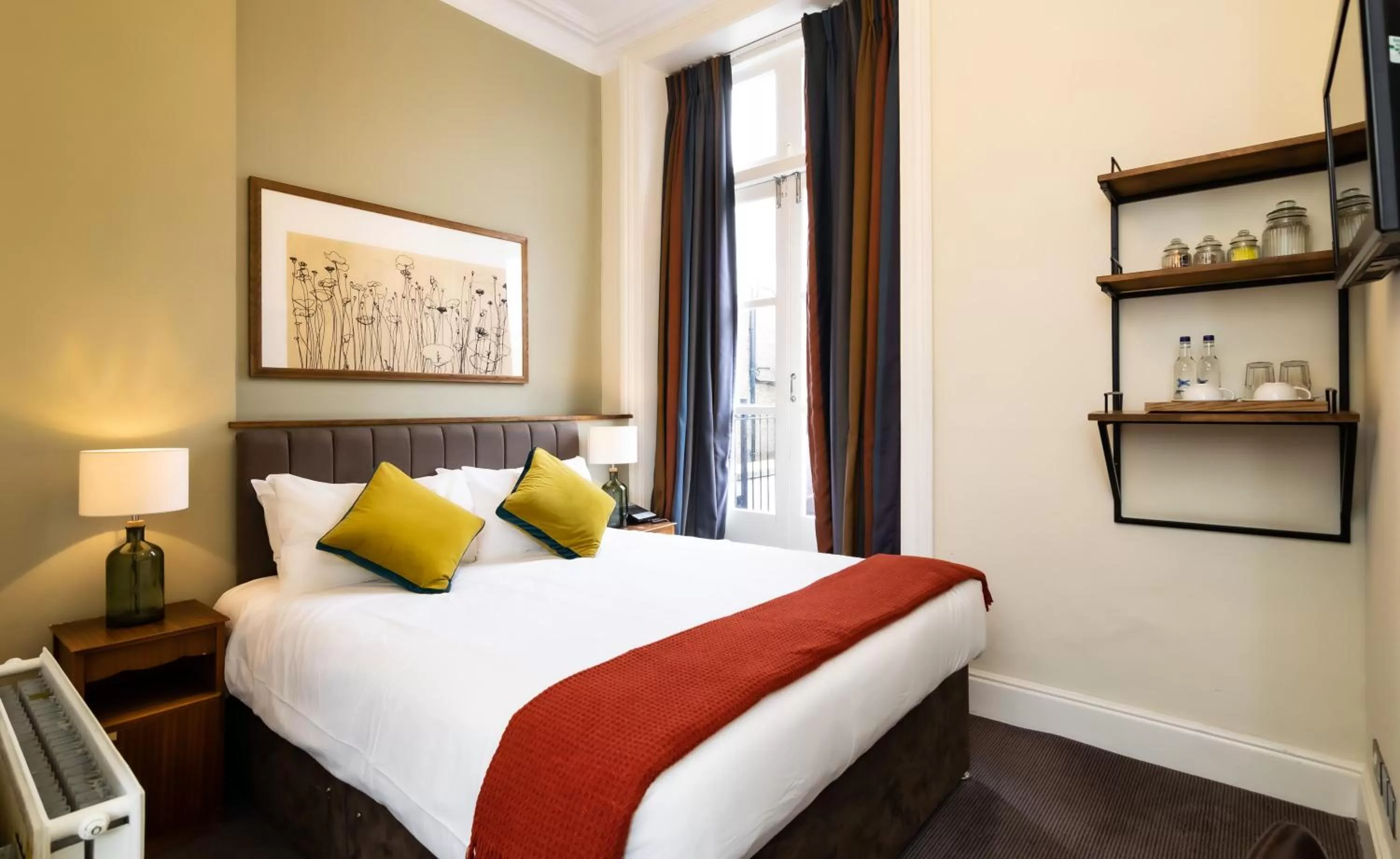 Bed in Kew Gardens Hotel