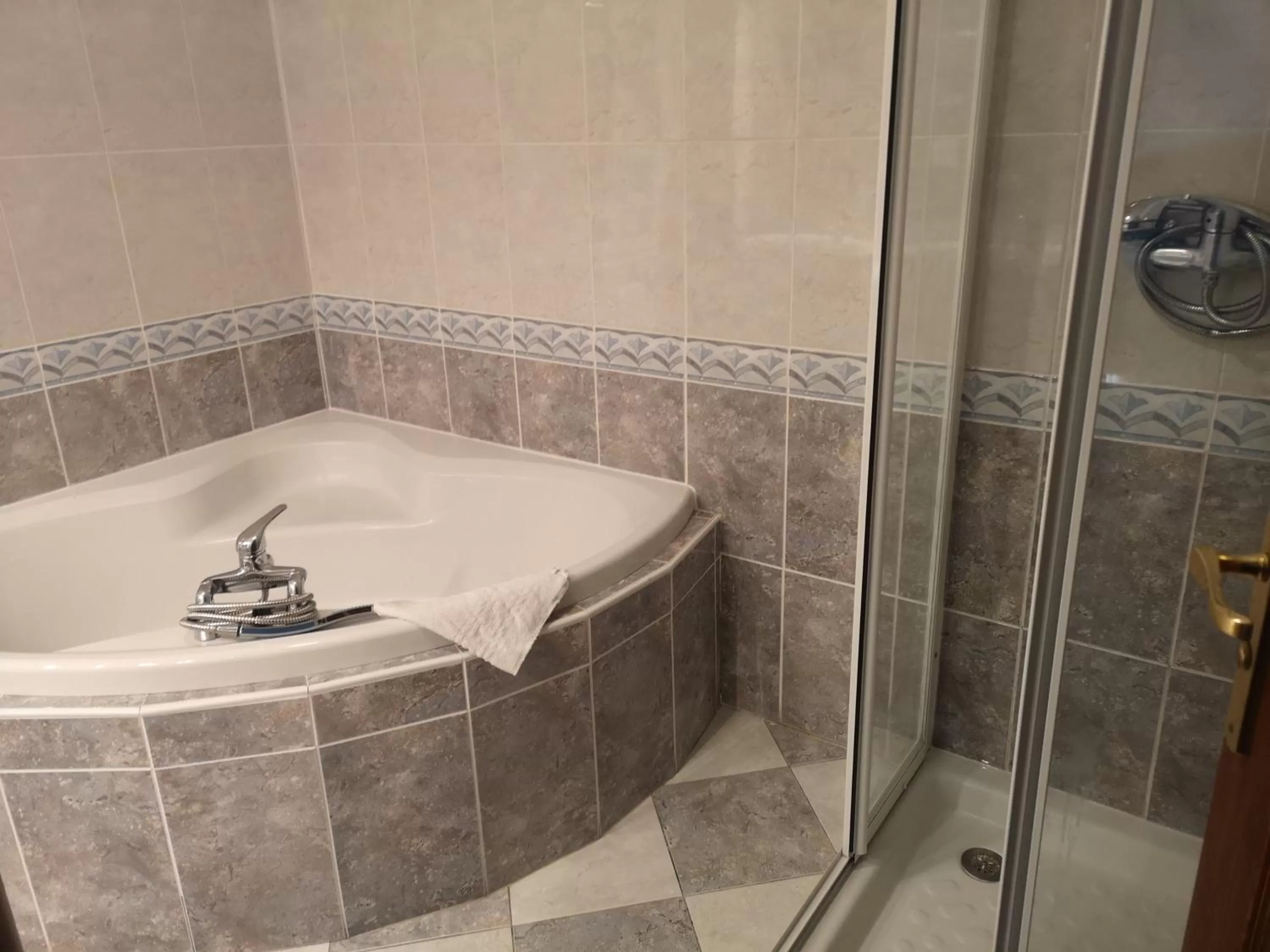 Bathroom in Hôtel Castel d'Olmes