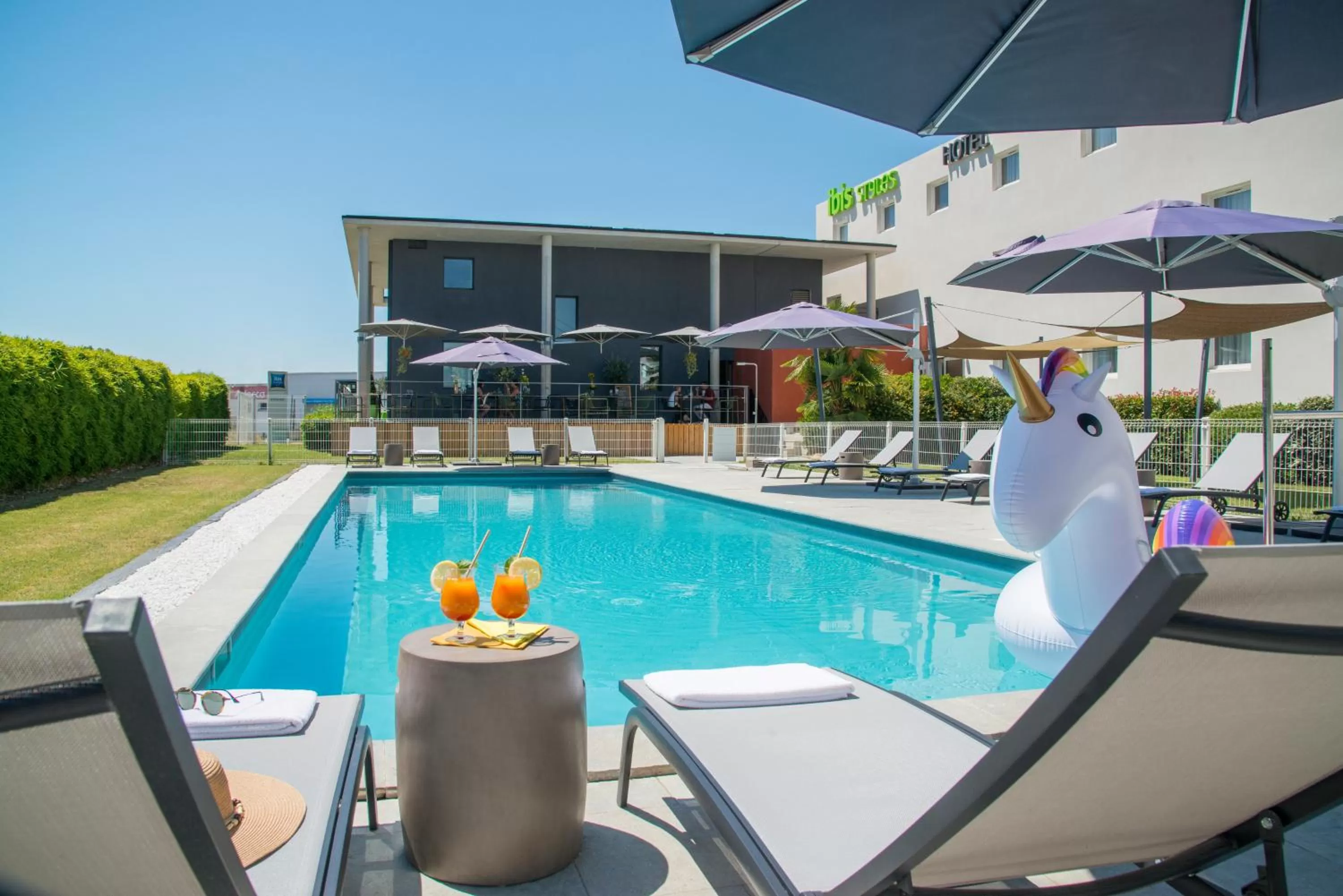 Swimming pool in ibis Styles Pertuis Portes du Luberon