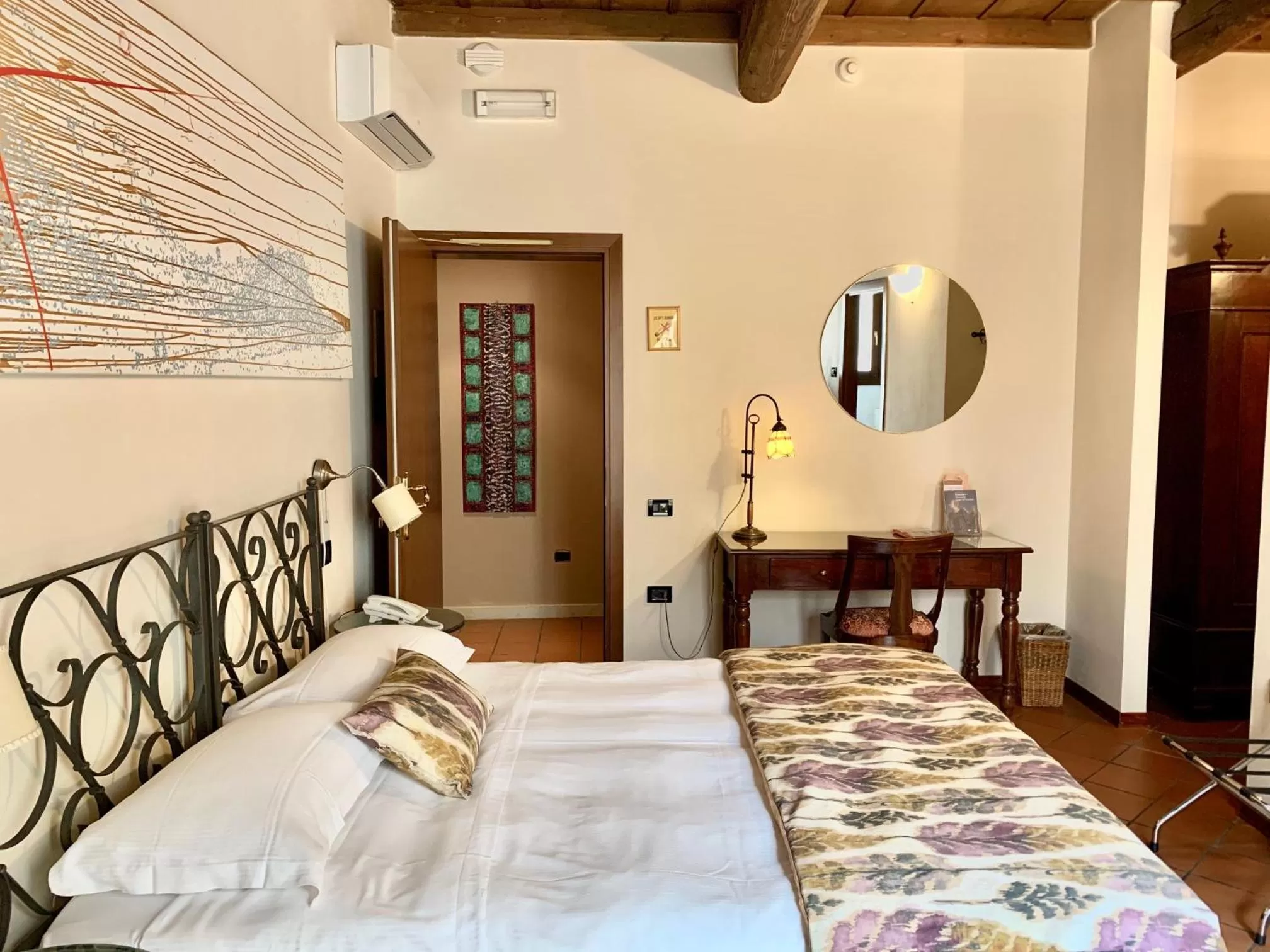 Photo of the whole room, Bed in Hotel De Prati