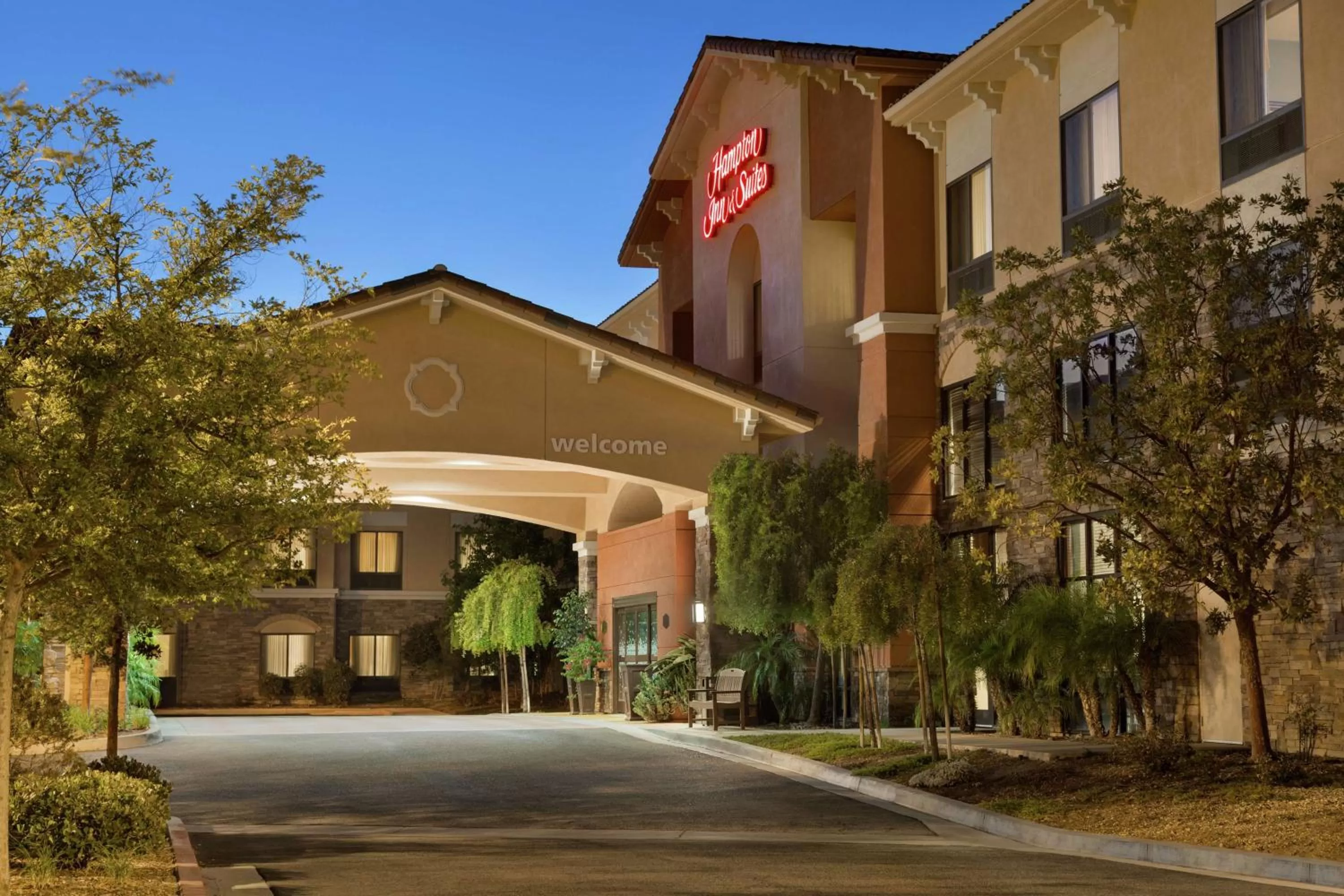 Property building in Hampton Inn & Suites Thousand Oaks