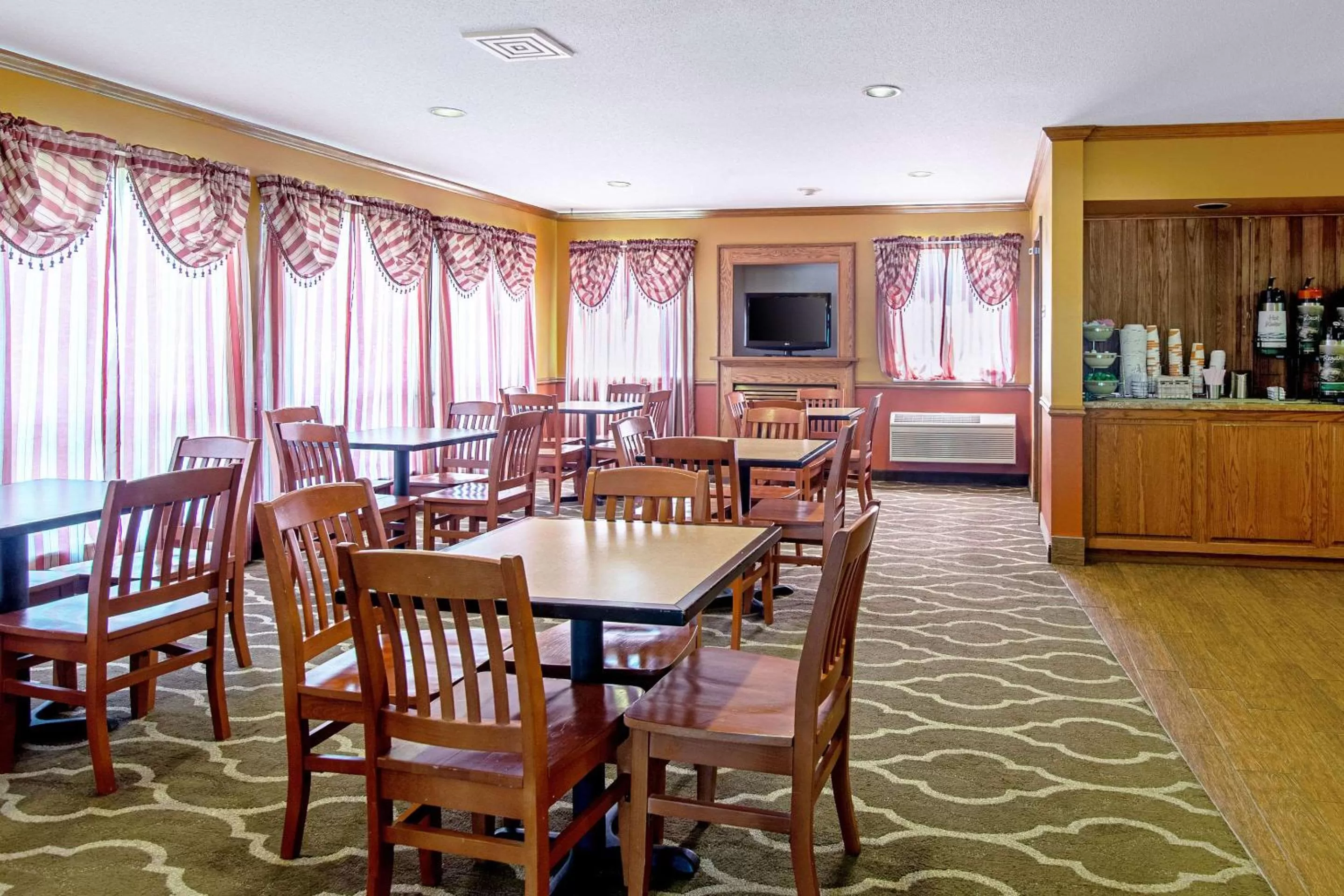 Restaurant/places to eat in Quality Inn Huron