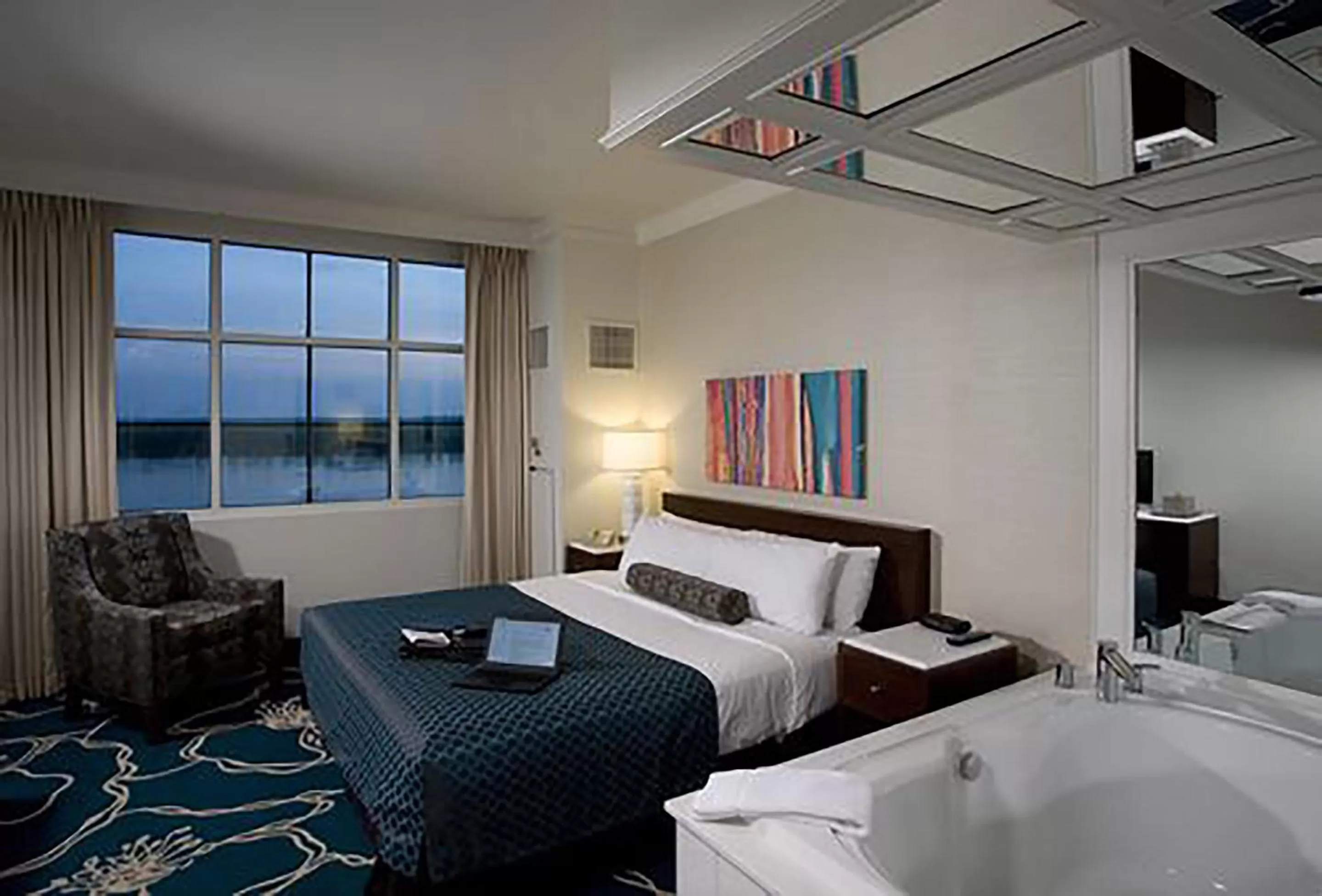 Hot Tub, Bed in Bally's Evansville Casino & Hotel