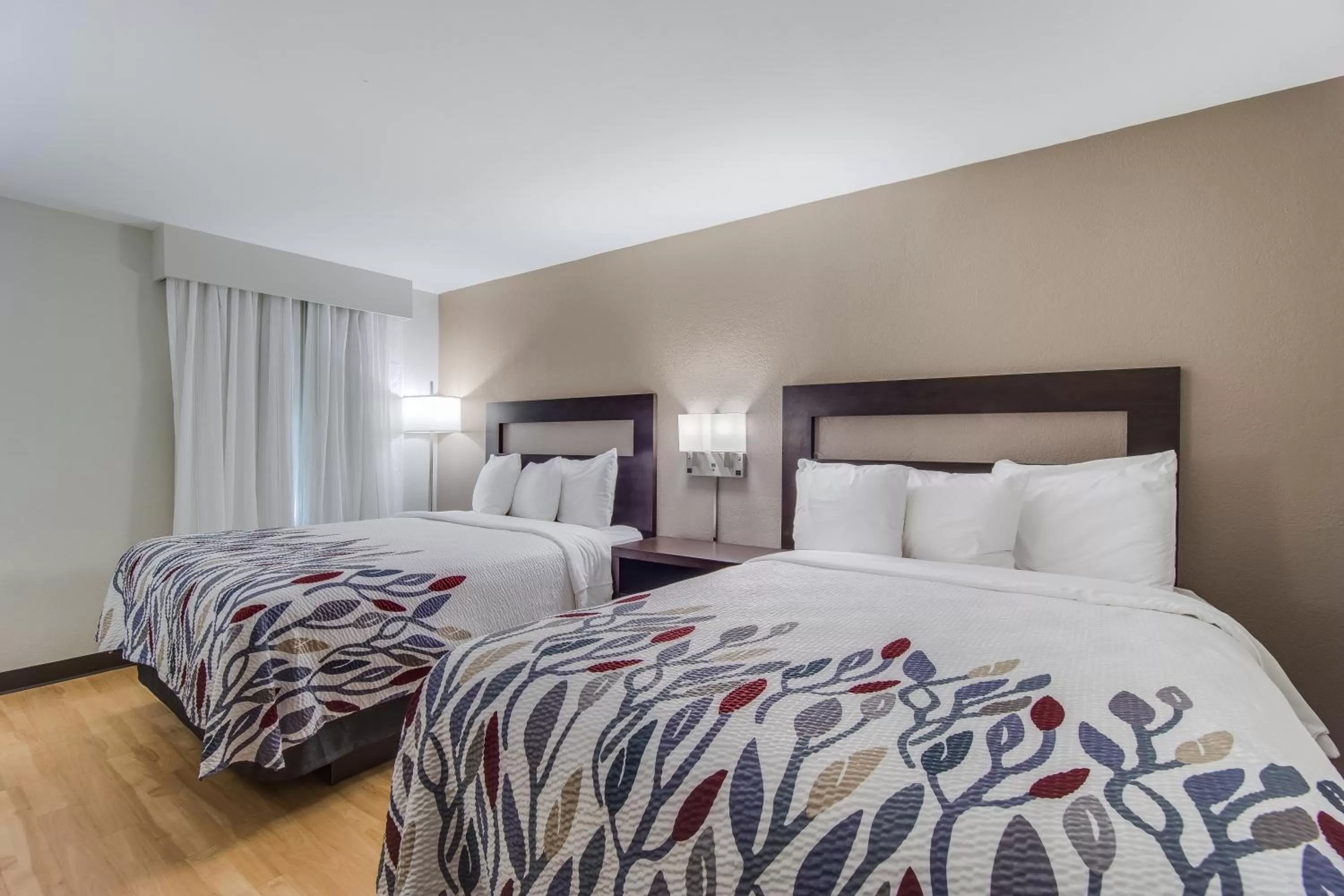 Photo of the whole room, Bed in Red Roof Inn St George, SC