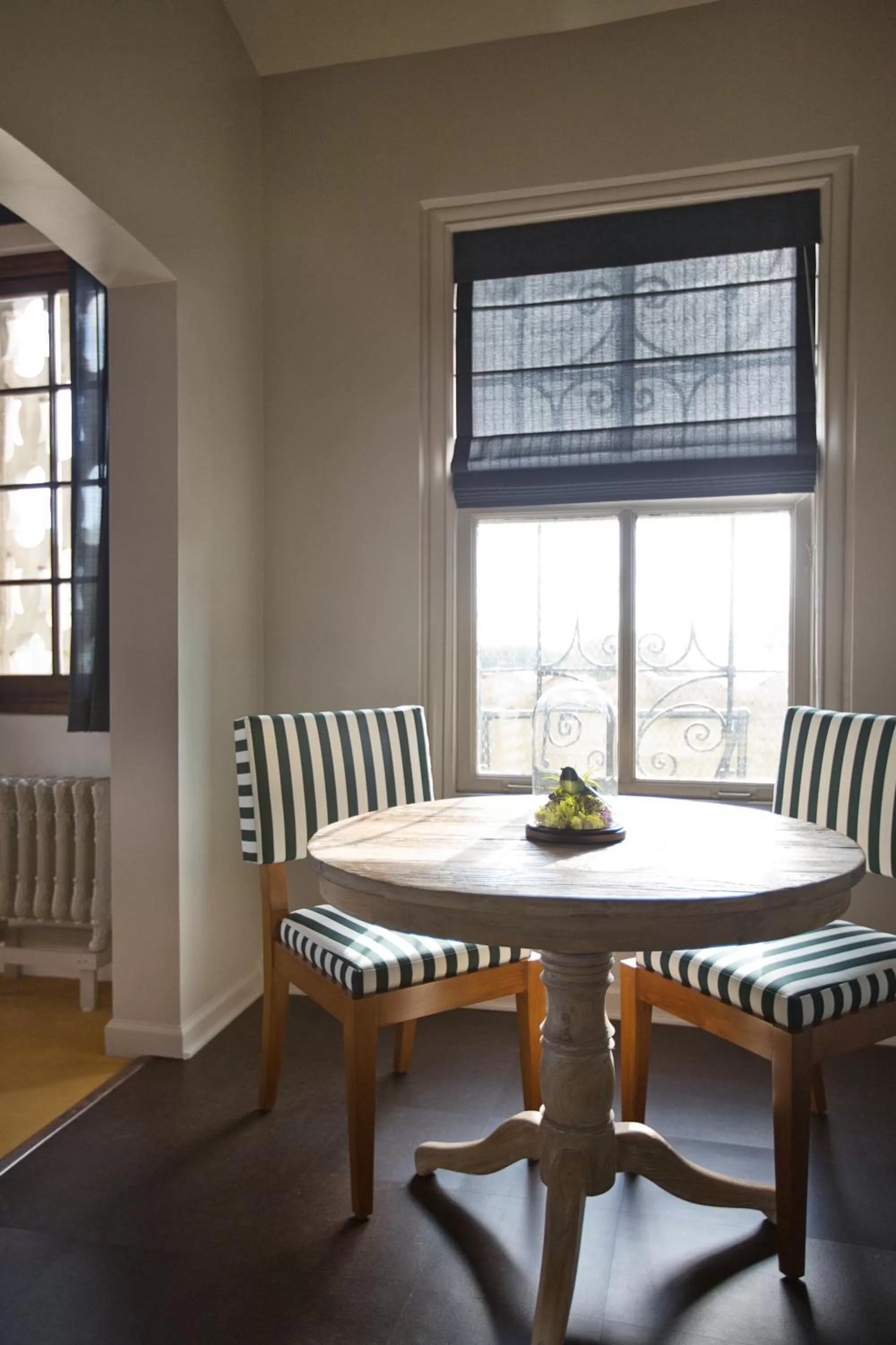 Dining area in Palihouse Santa Monica