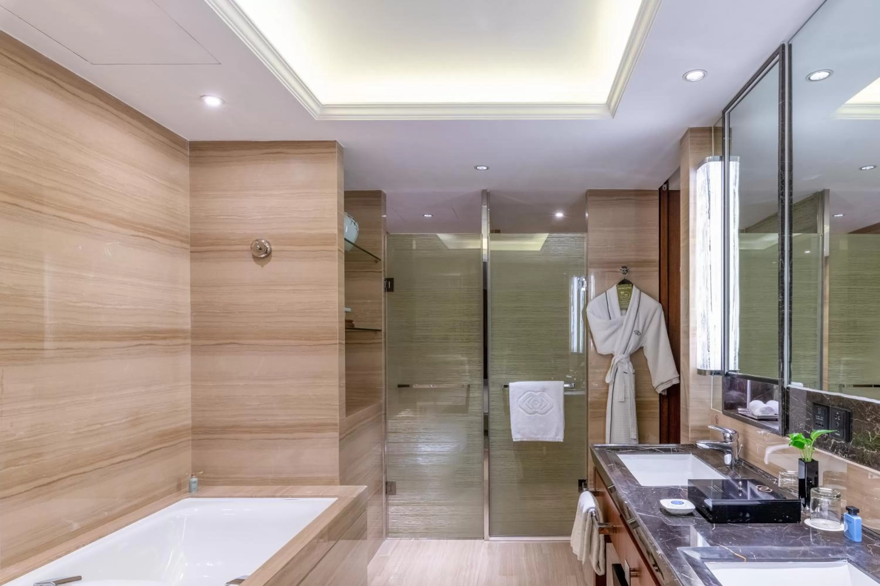 Bathroom in Sofitel Hangzhou Westlake - Few steps to West Lake, with panoramic lake view terrace