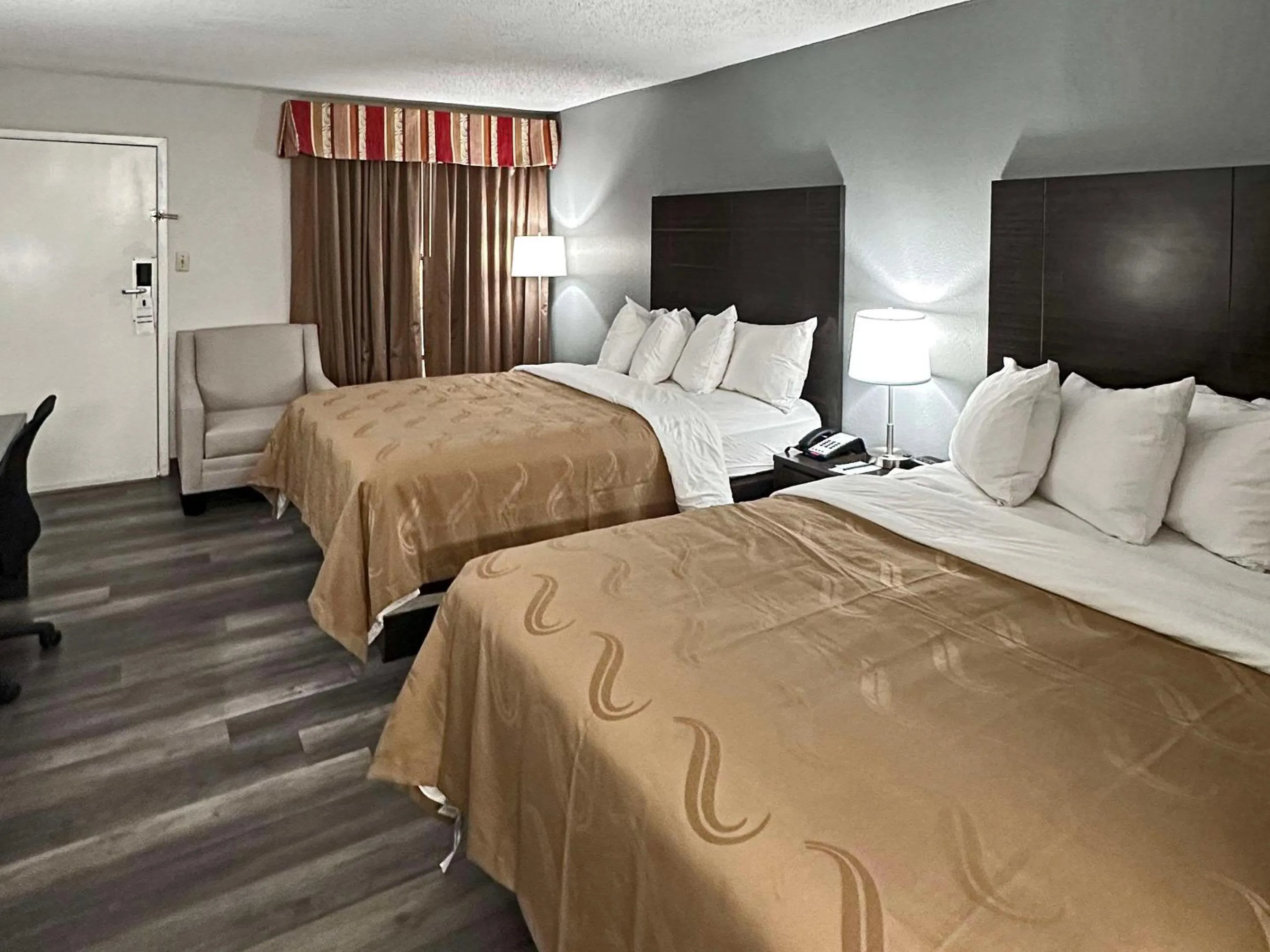 Bedroom in Quality Inn