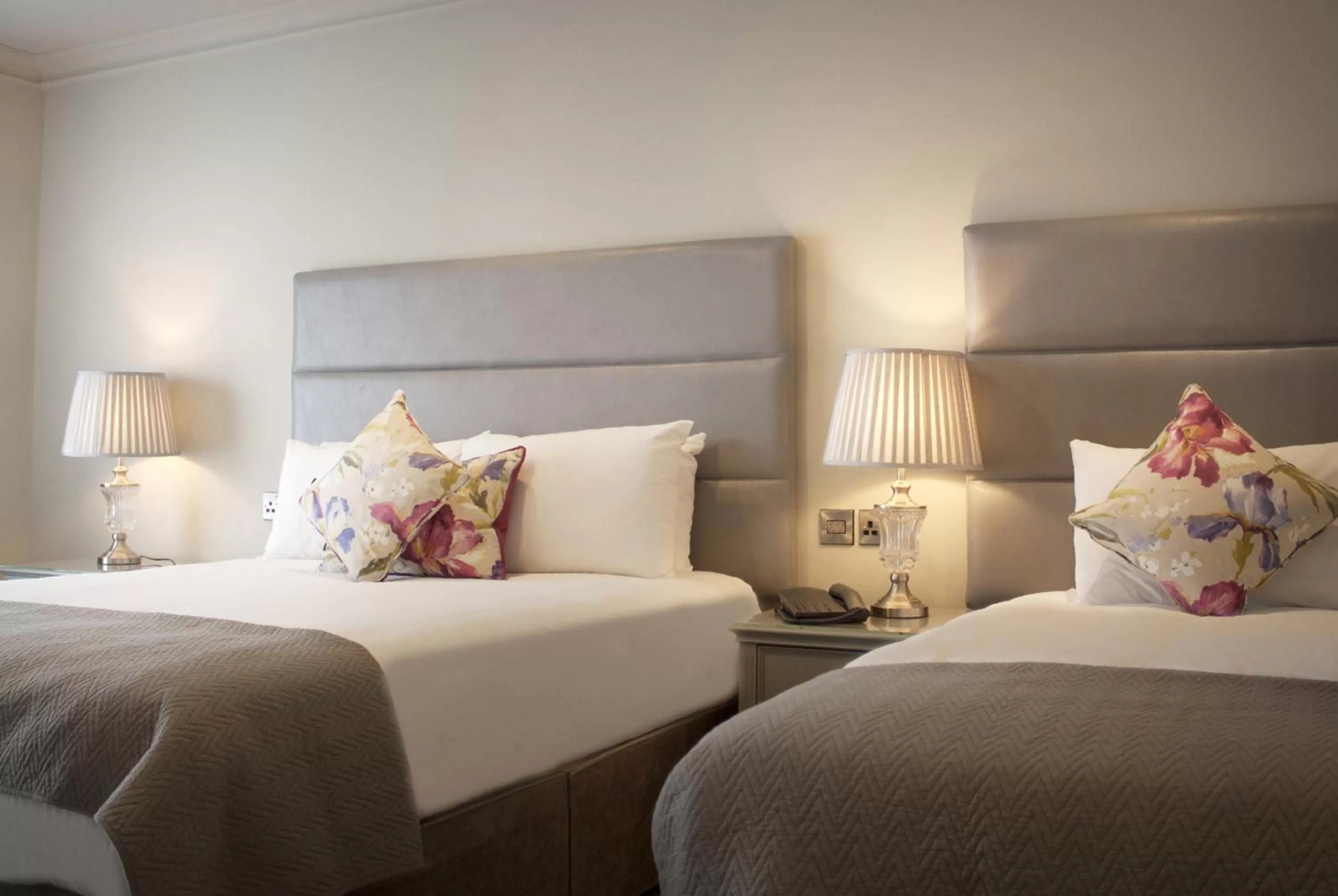 Bedroom, Bed in Forster Court Hotel