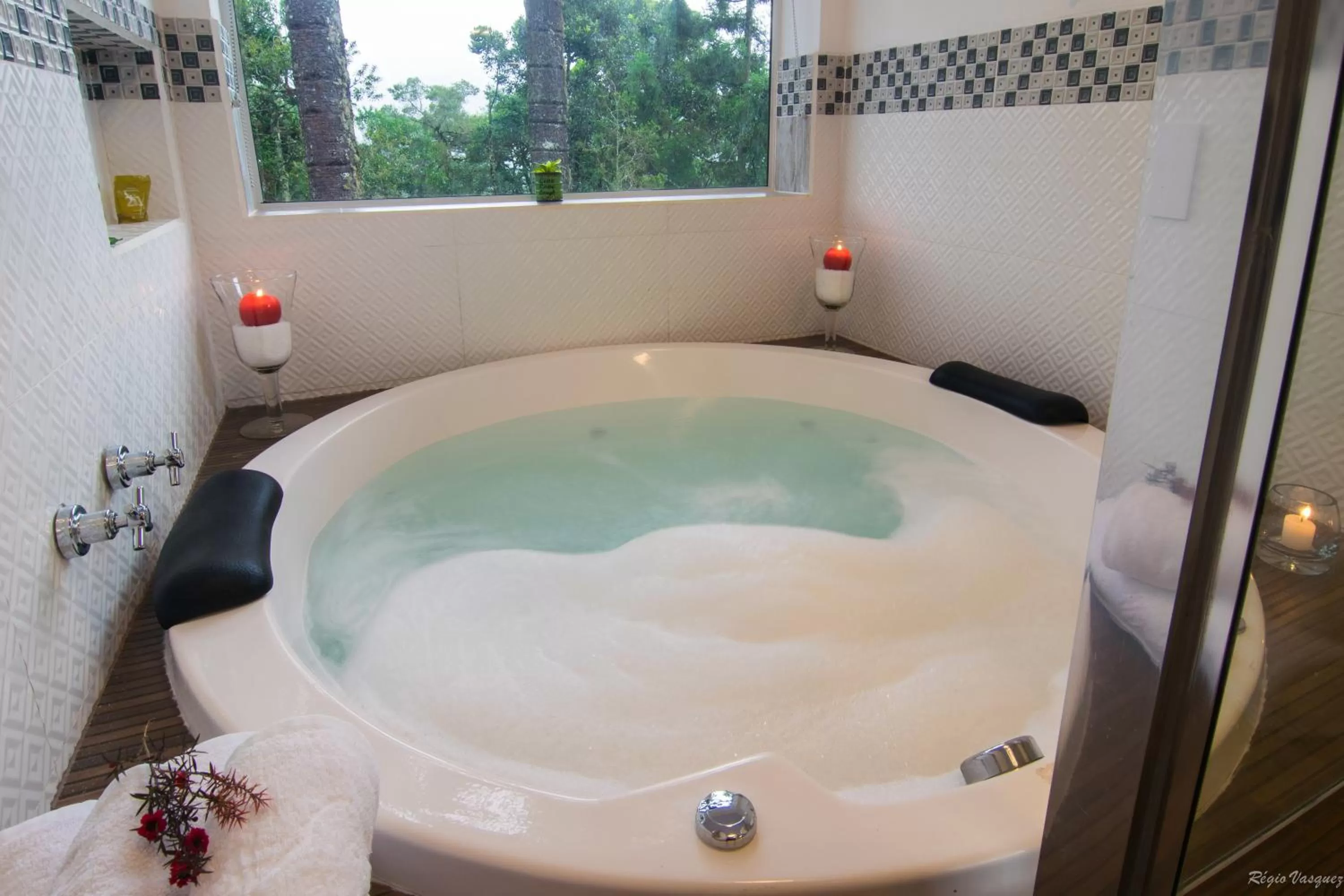 Hot Tub in Pousada Ricanto Amore Mio