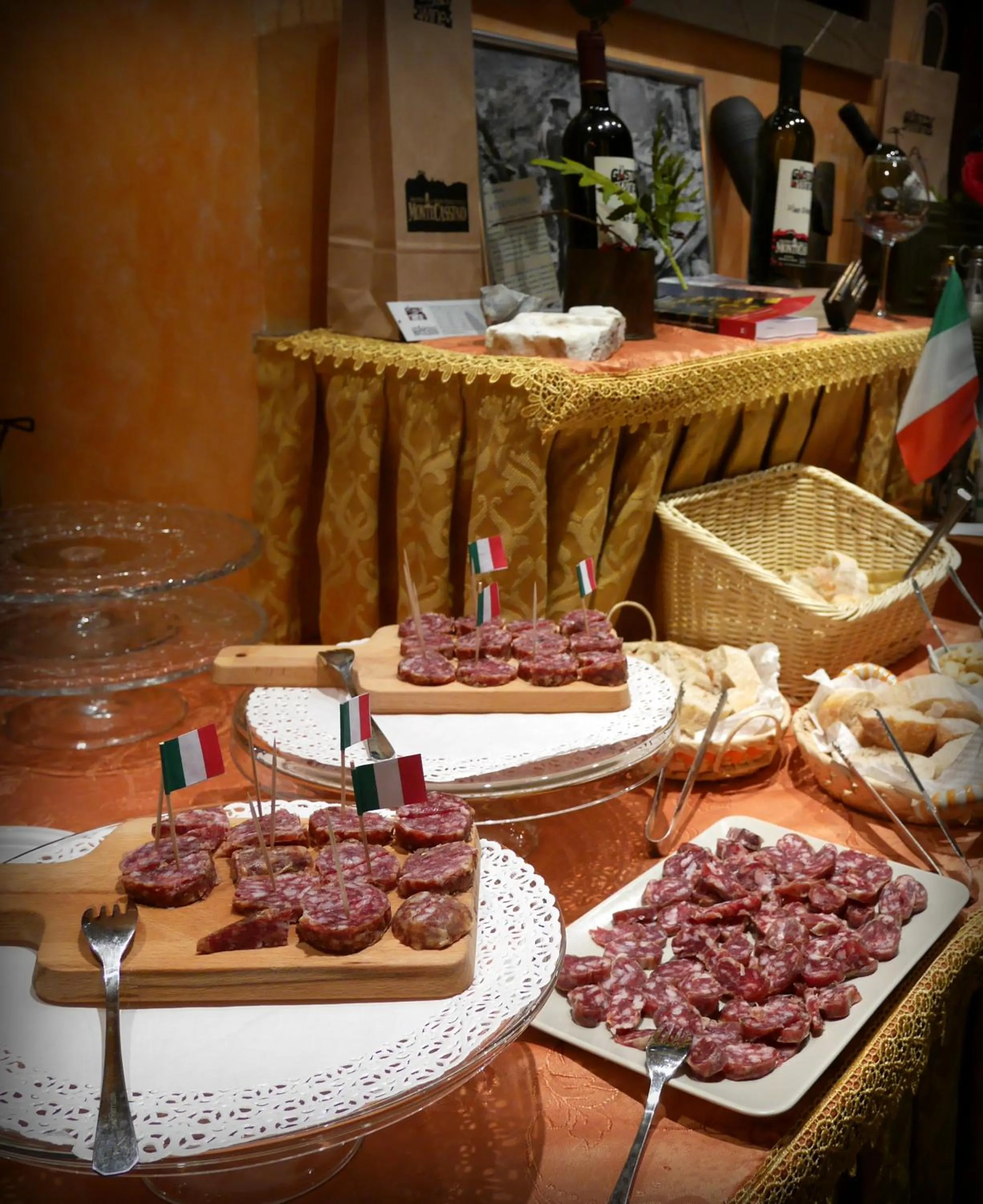 Lounge or bar in Hotel La Pace - Experience