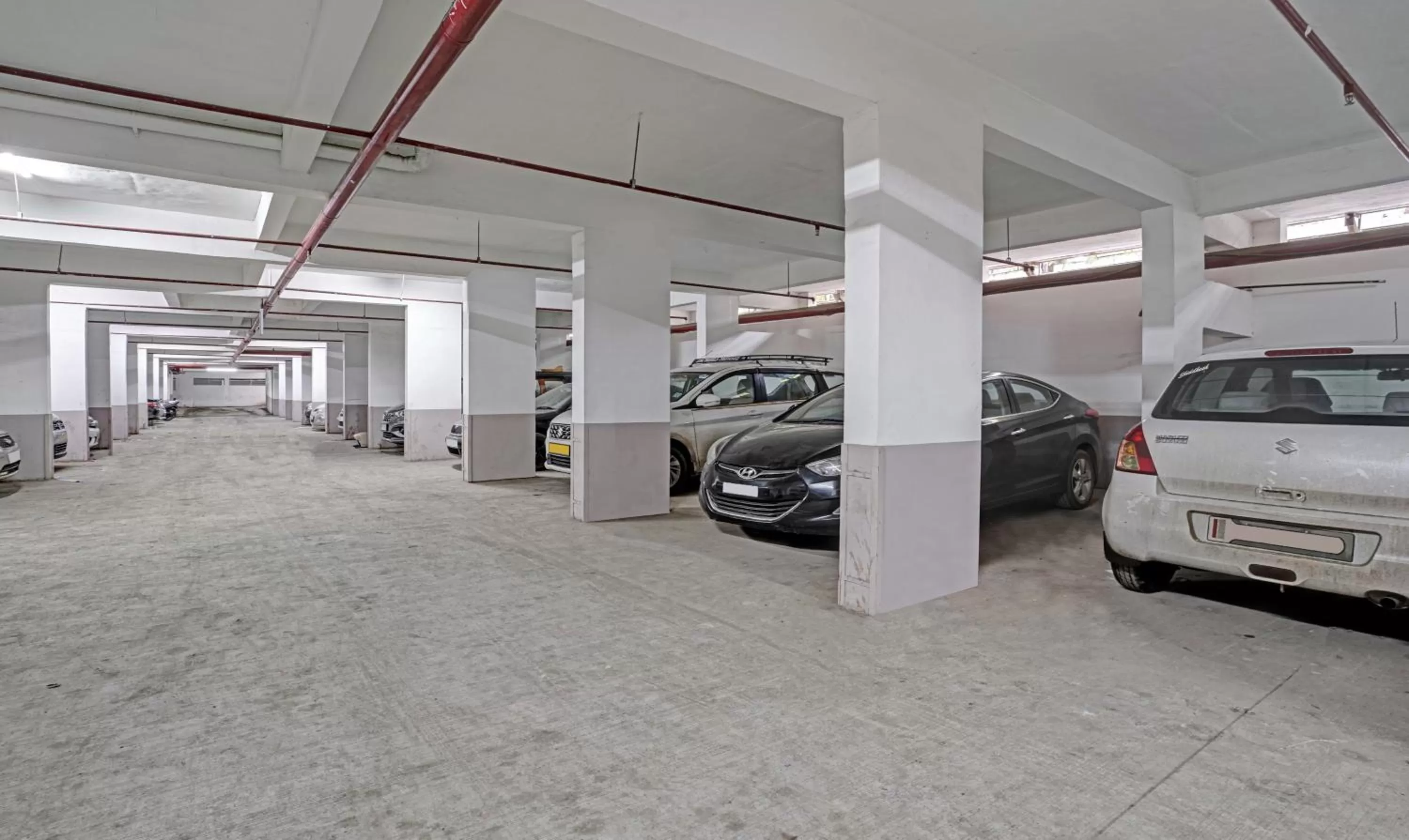 Parking in Itsy Hotels Flowers Park