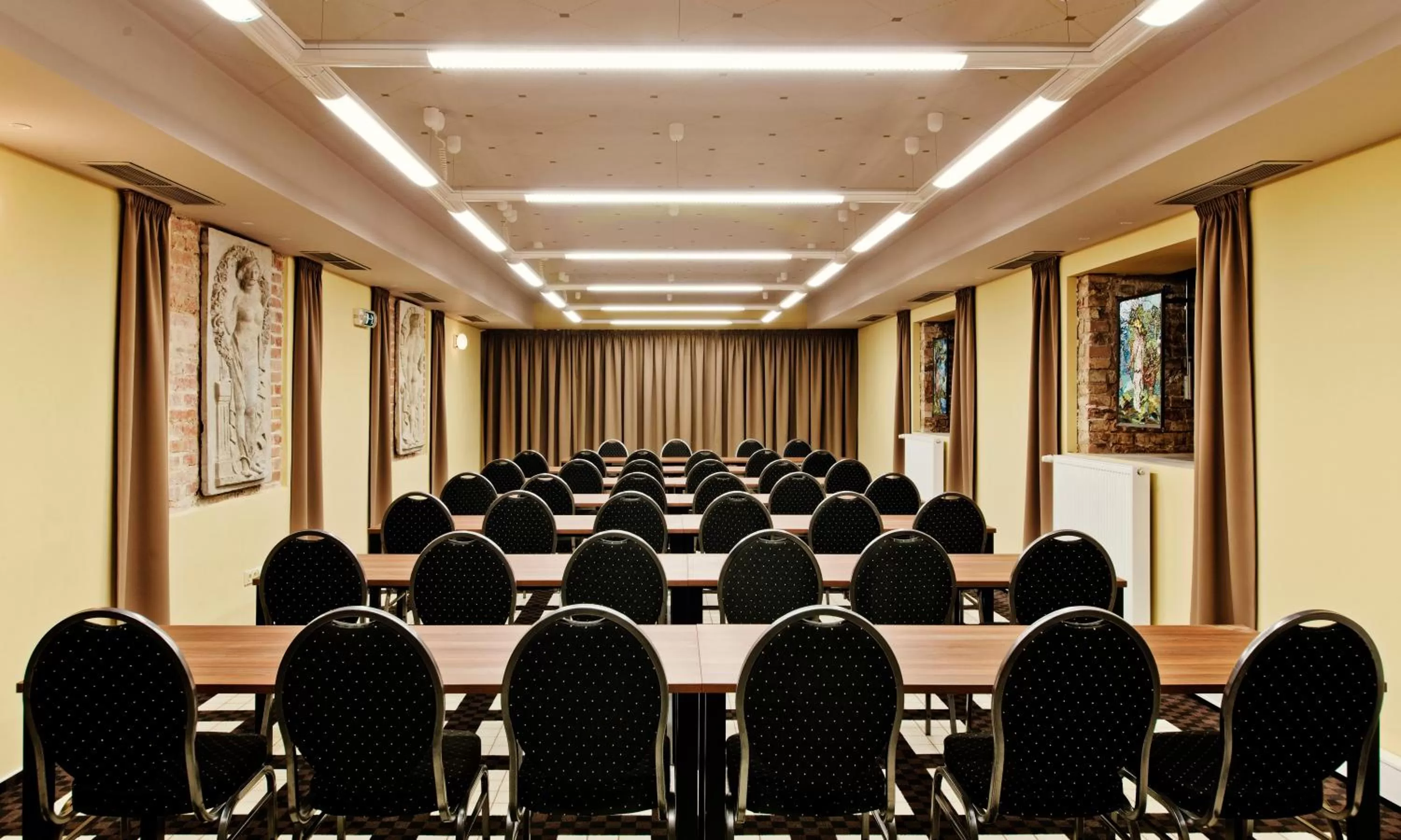 Business facilities in Grandezza Hotel Luxury Palace