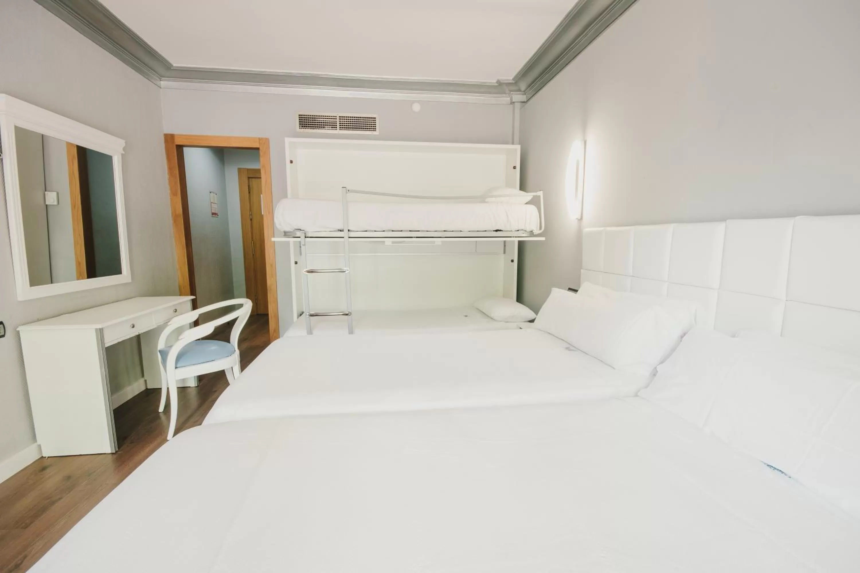 Bed in Hotel Los Angeles Granada