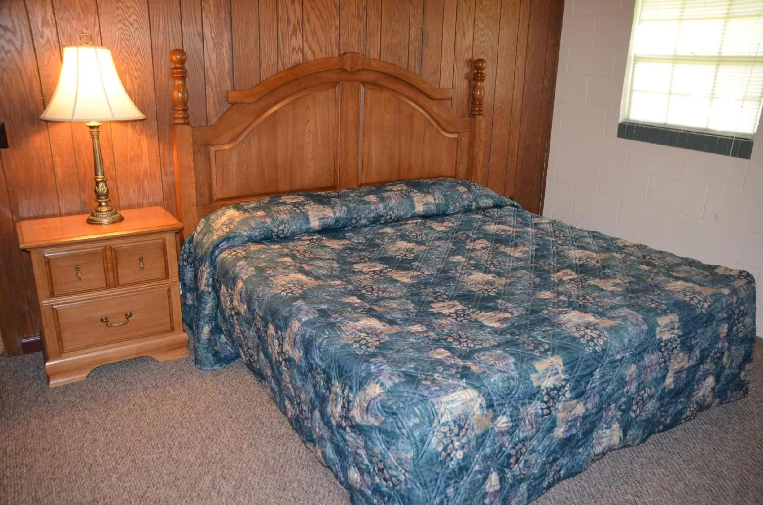 Bed in The Retreat at Center Hill Lake