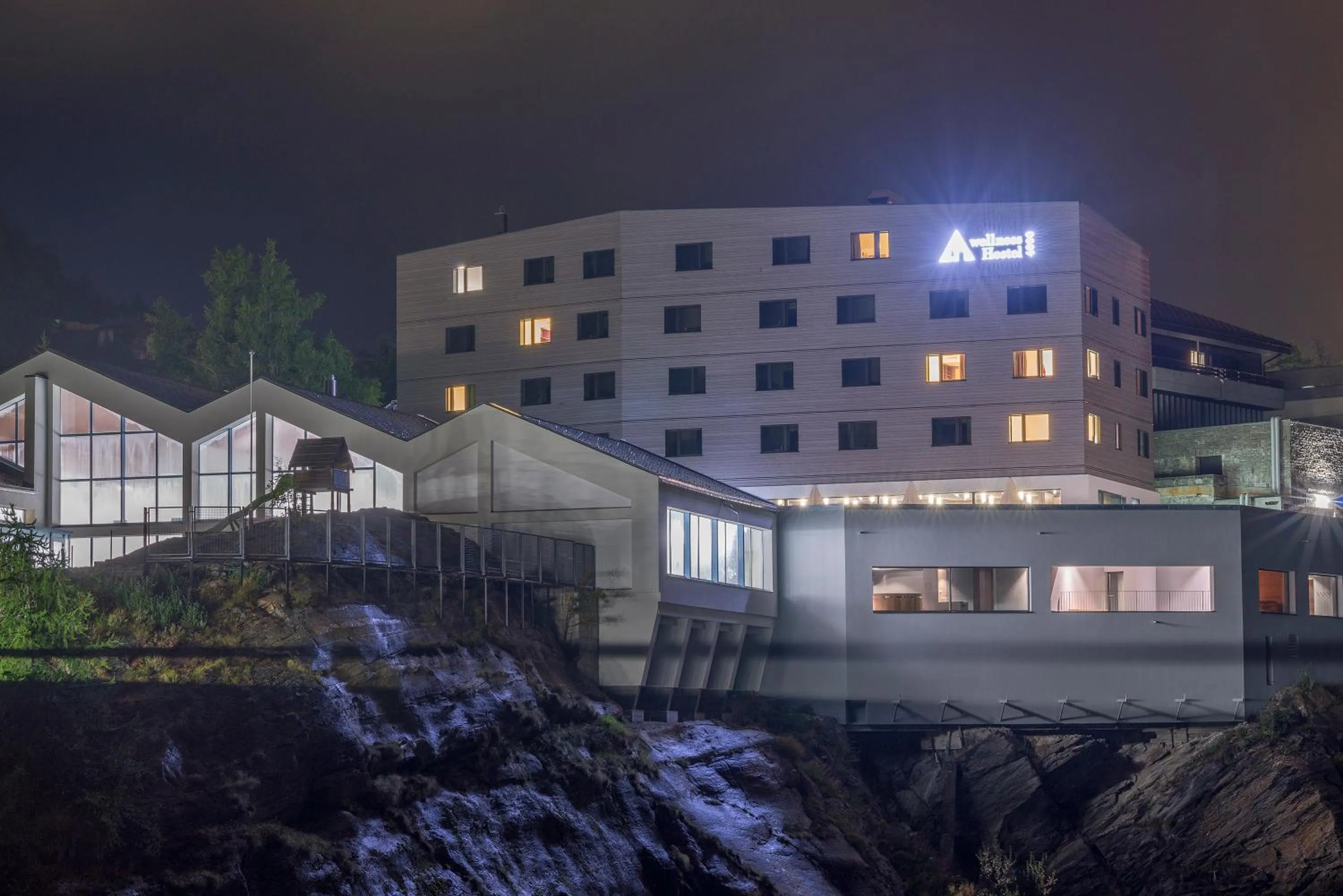 Facade/entrance in Saas-Fee wellnesshostel4000
