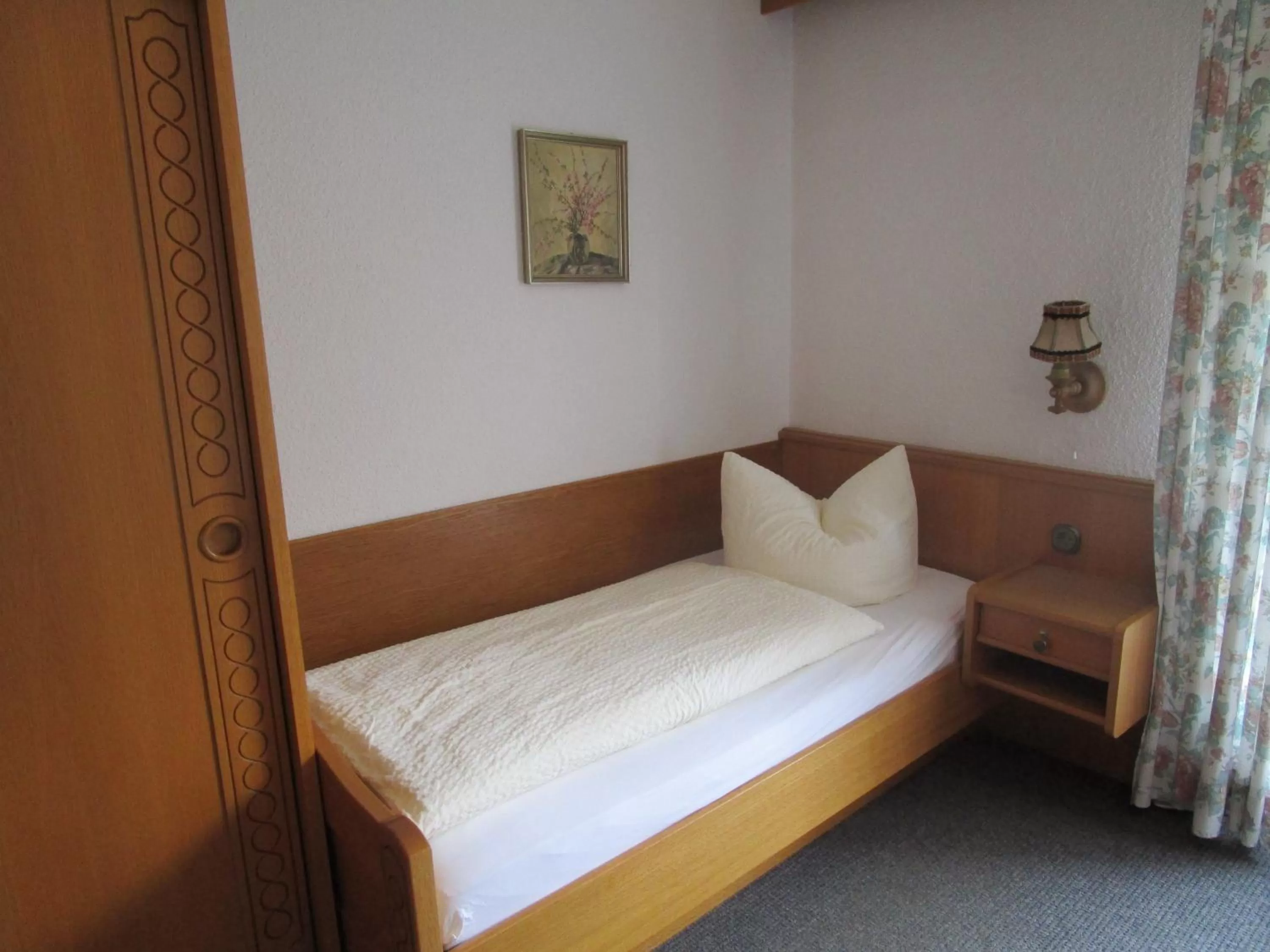 Bed in Pension Unterstein