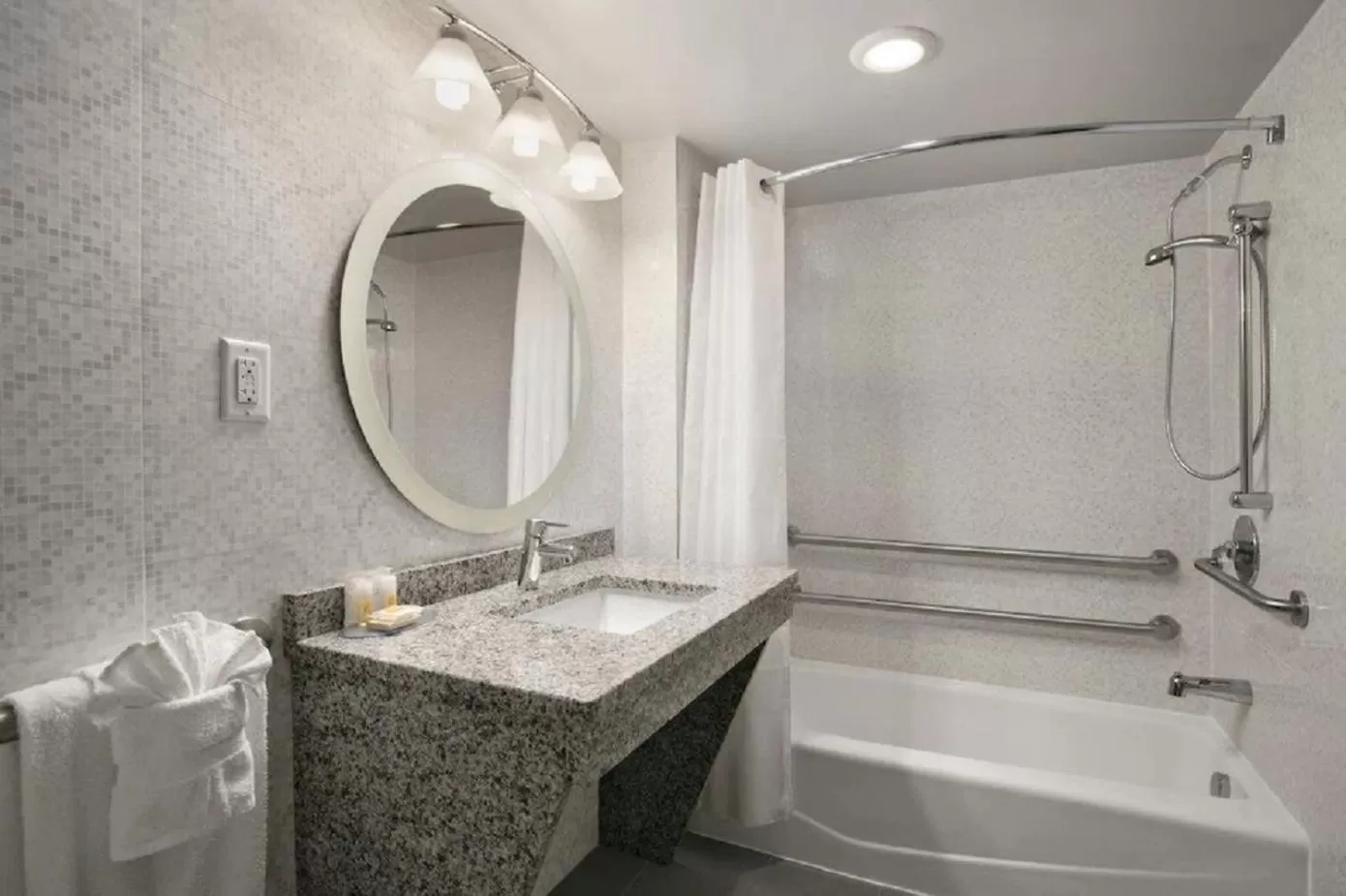 Bathroom in Comfort Inn Williamsburg Gateway