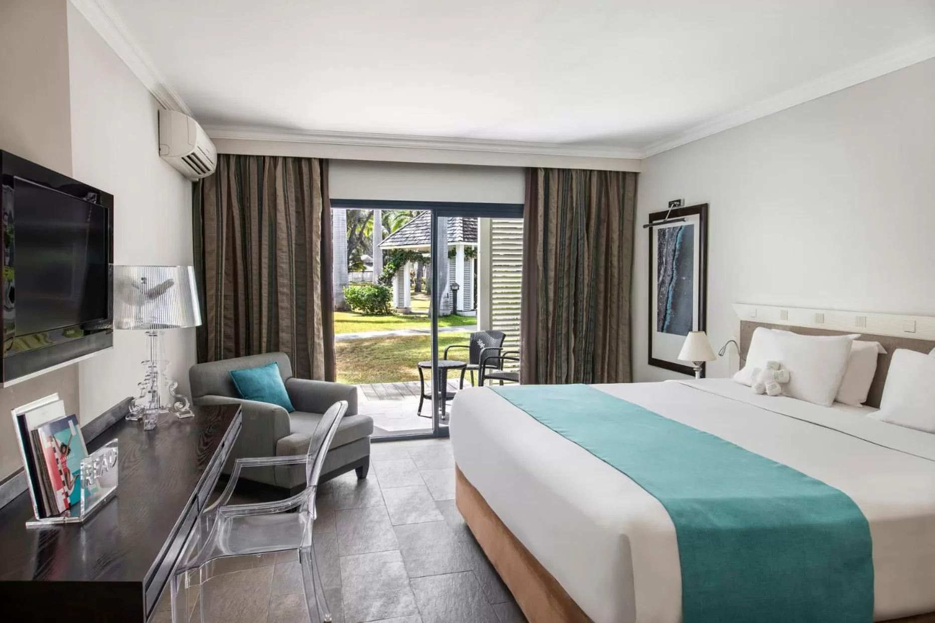 TV and multimedia, Bed in LUX* Saint Gilles Resort