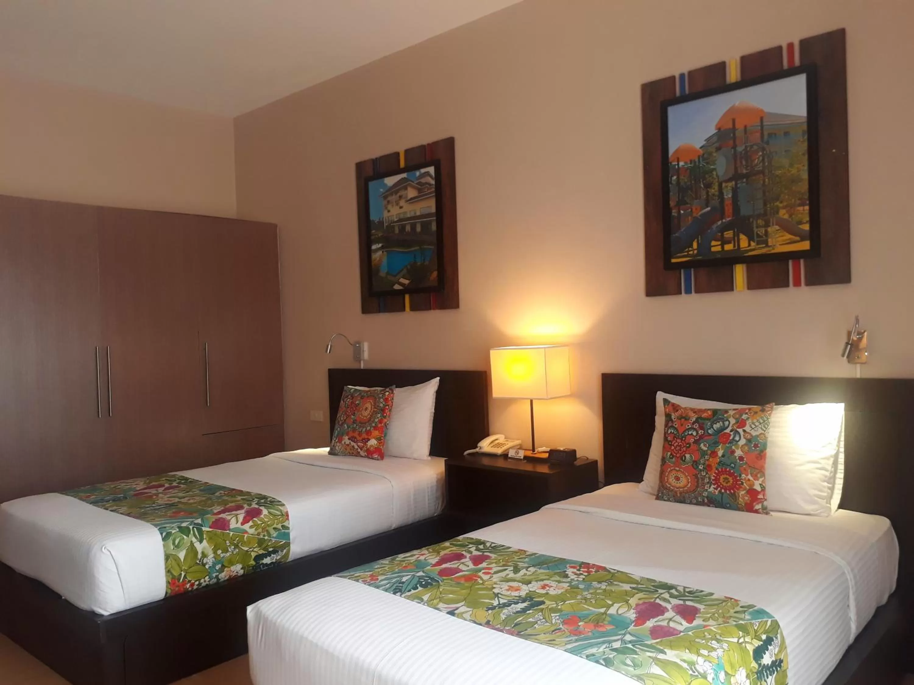 Bed in Hotel Kimberly Tagaytay