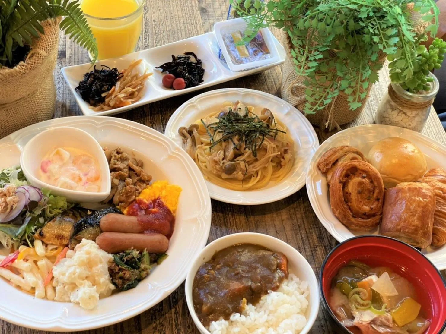 Restaurant/places to eat in Center Hotel Narita2 R51