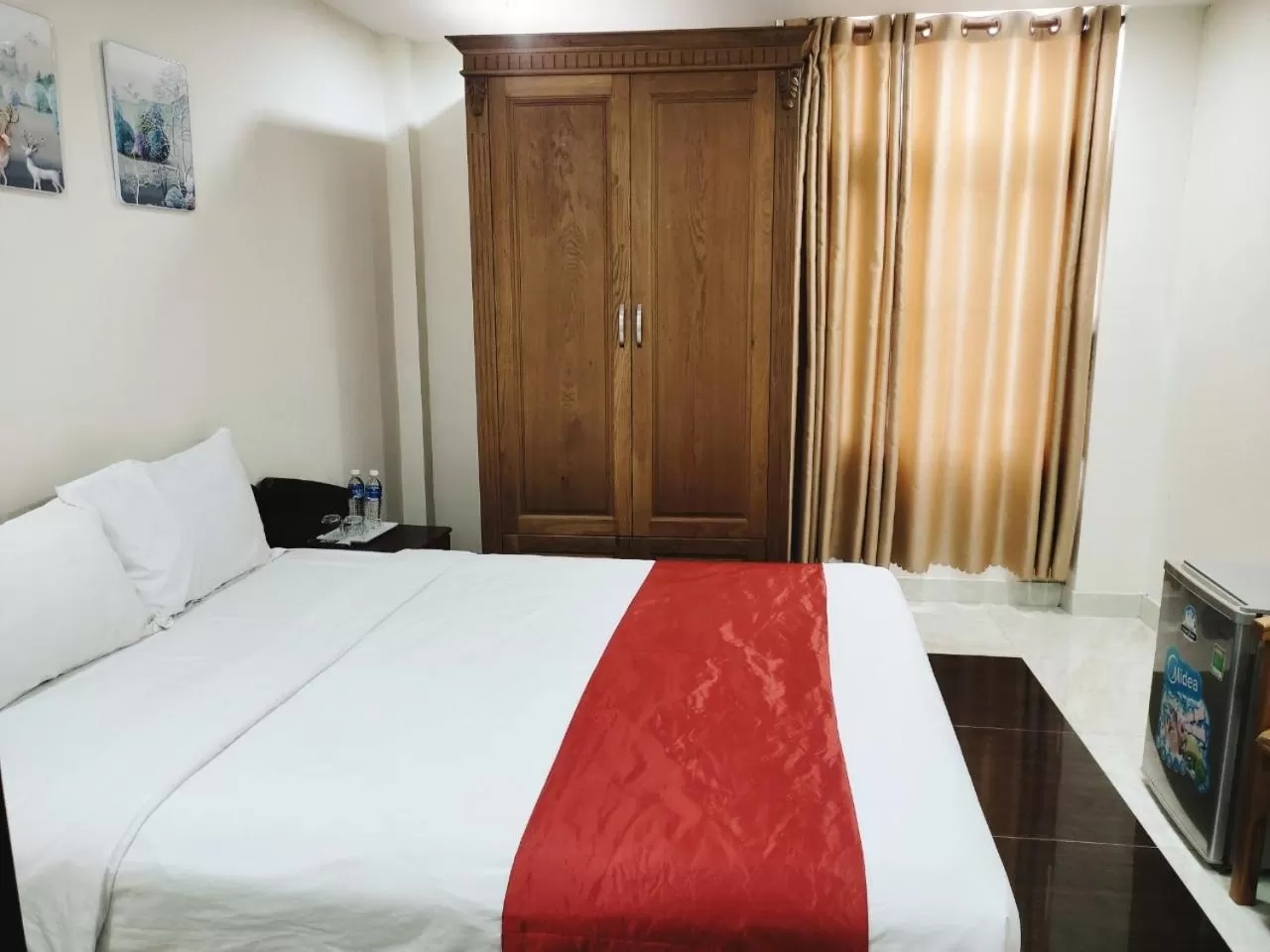 Photo of the whole room, Bed in CAROLINE SEA HOTEL