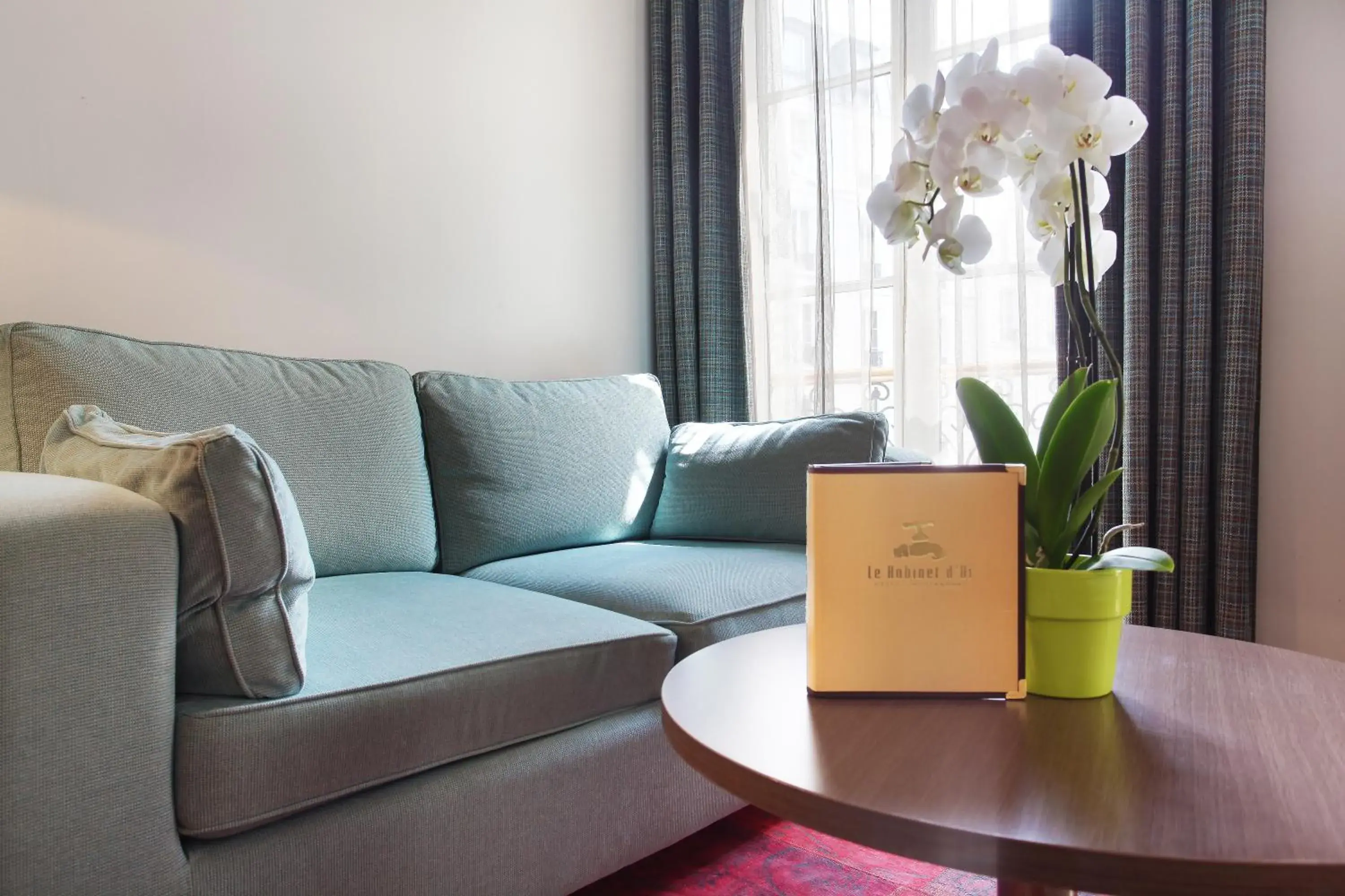 Superior Double Room in Le Robinet d'Or Paris Canal Saint Martin Superior Double Room in Le Robinet d'Or Paris Canal Saint Martin