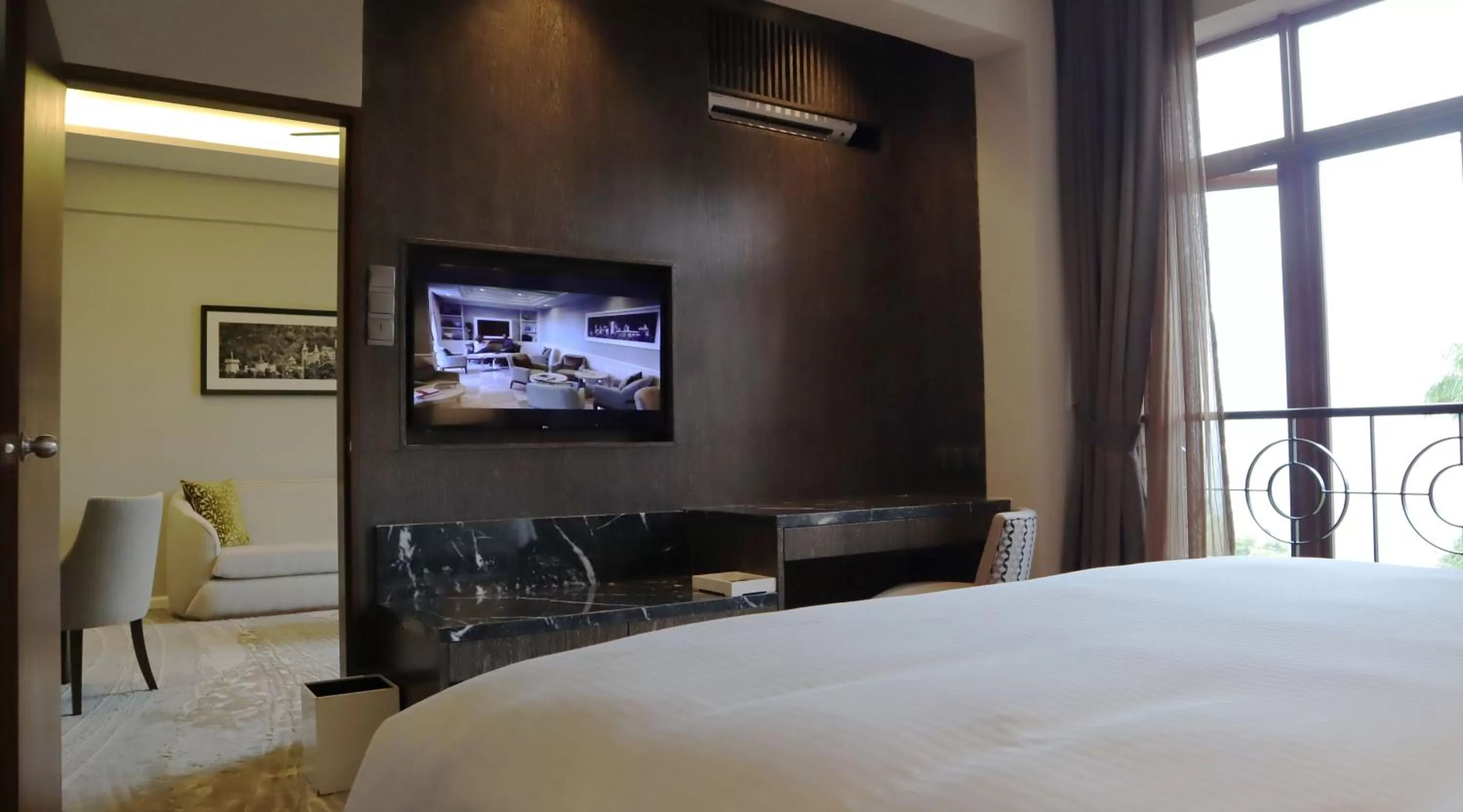 TV and multimedia, Bed in The Chateau Spa & Wellness Resort