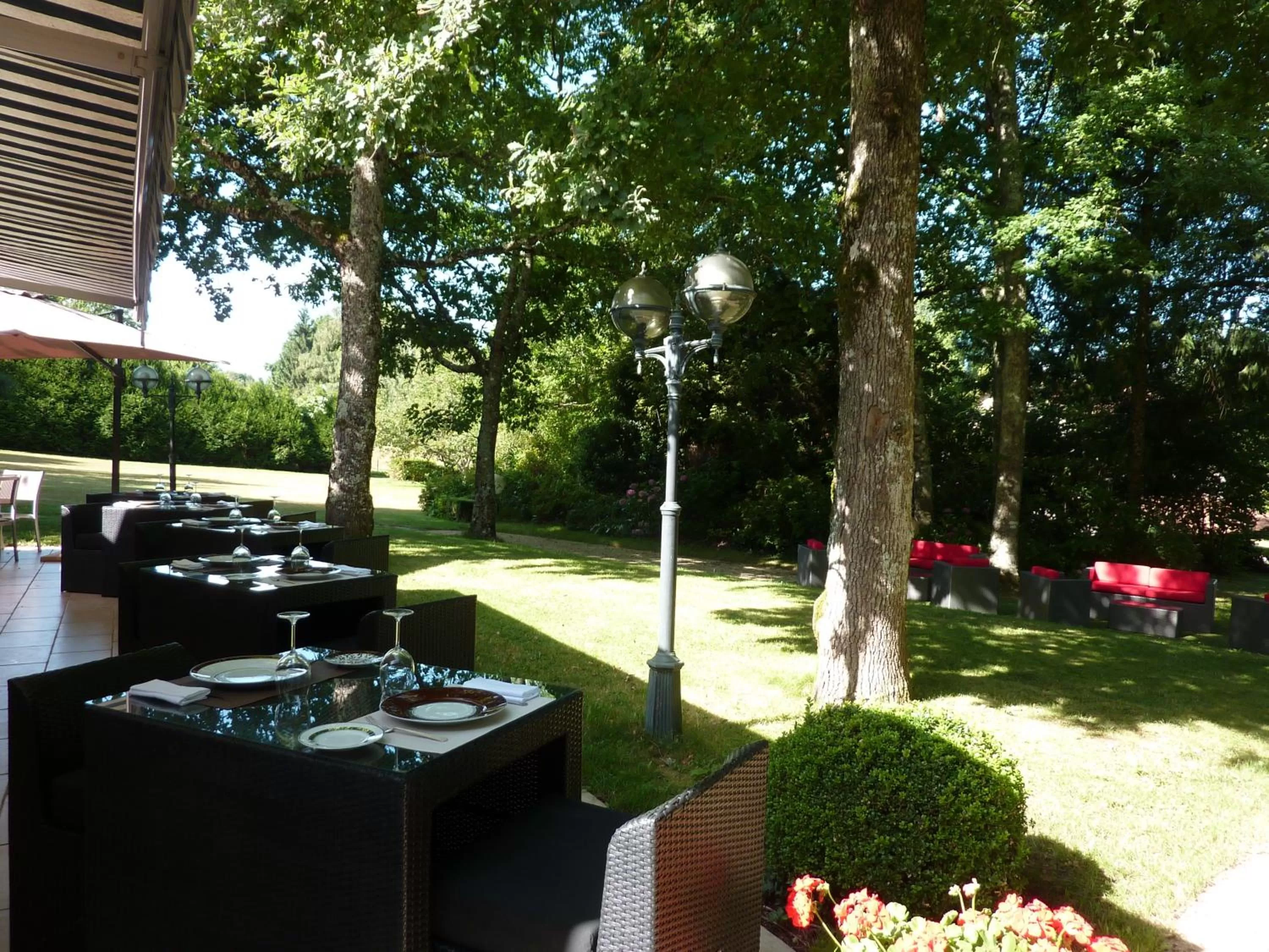 Patio in Les Chambres Lauryvan