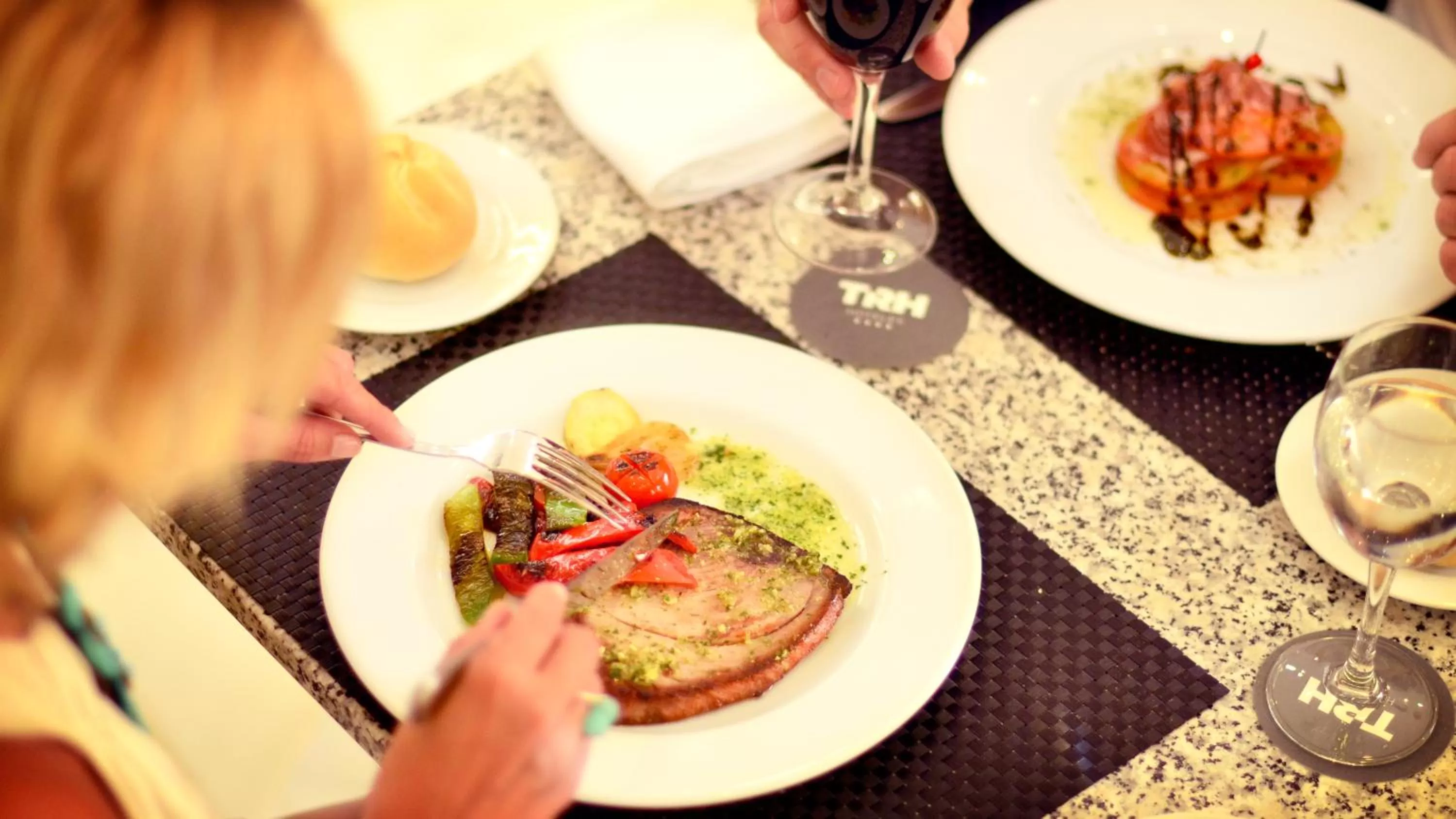 Restaurant/places to eat in Hotel TRH La Motilla